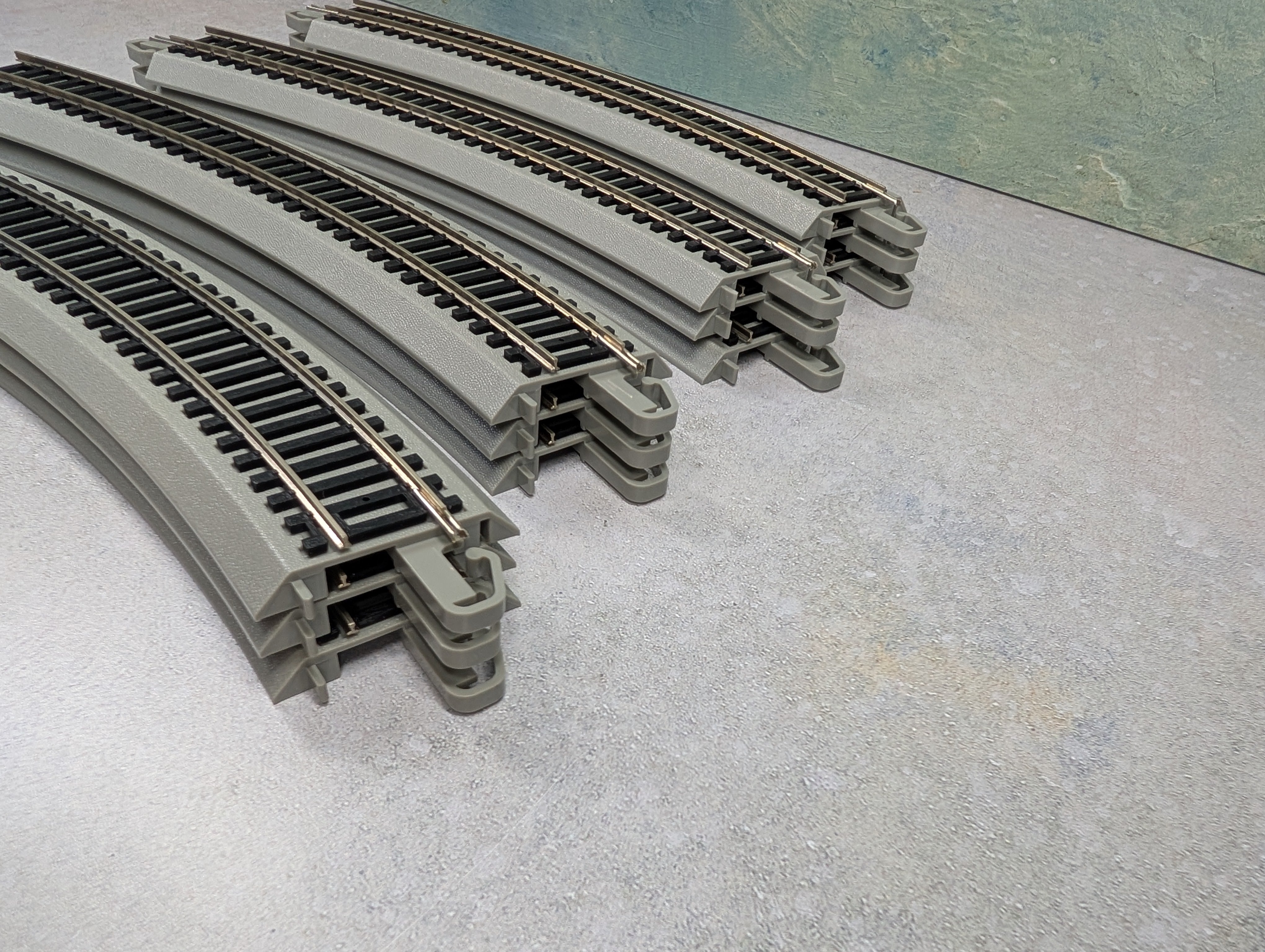 USED Bachmann HO Scale E-Z Track Nickel Silver 18" Radius Curved Track (12 pcs)