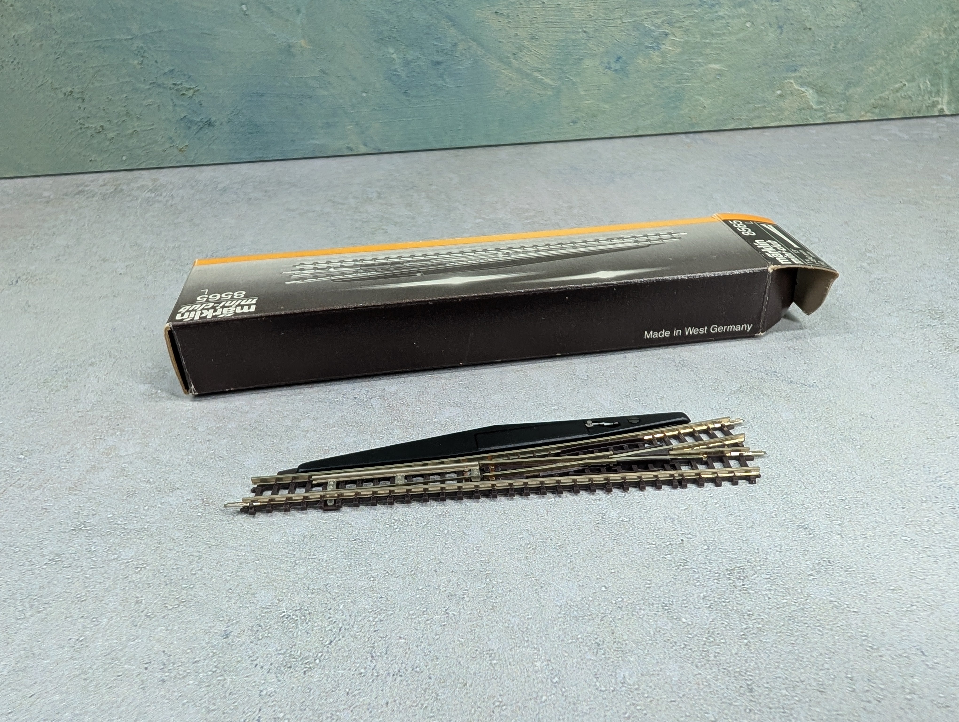 USED Marklin 8565 Z Scale Mini-Club Manual Left Turnout
