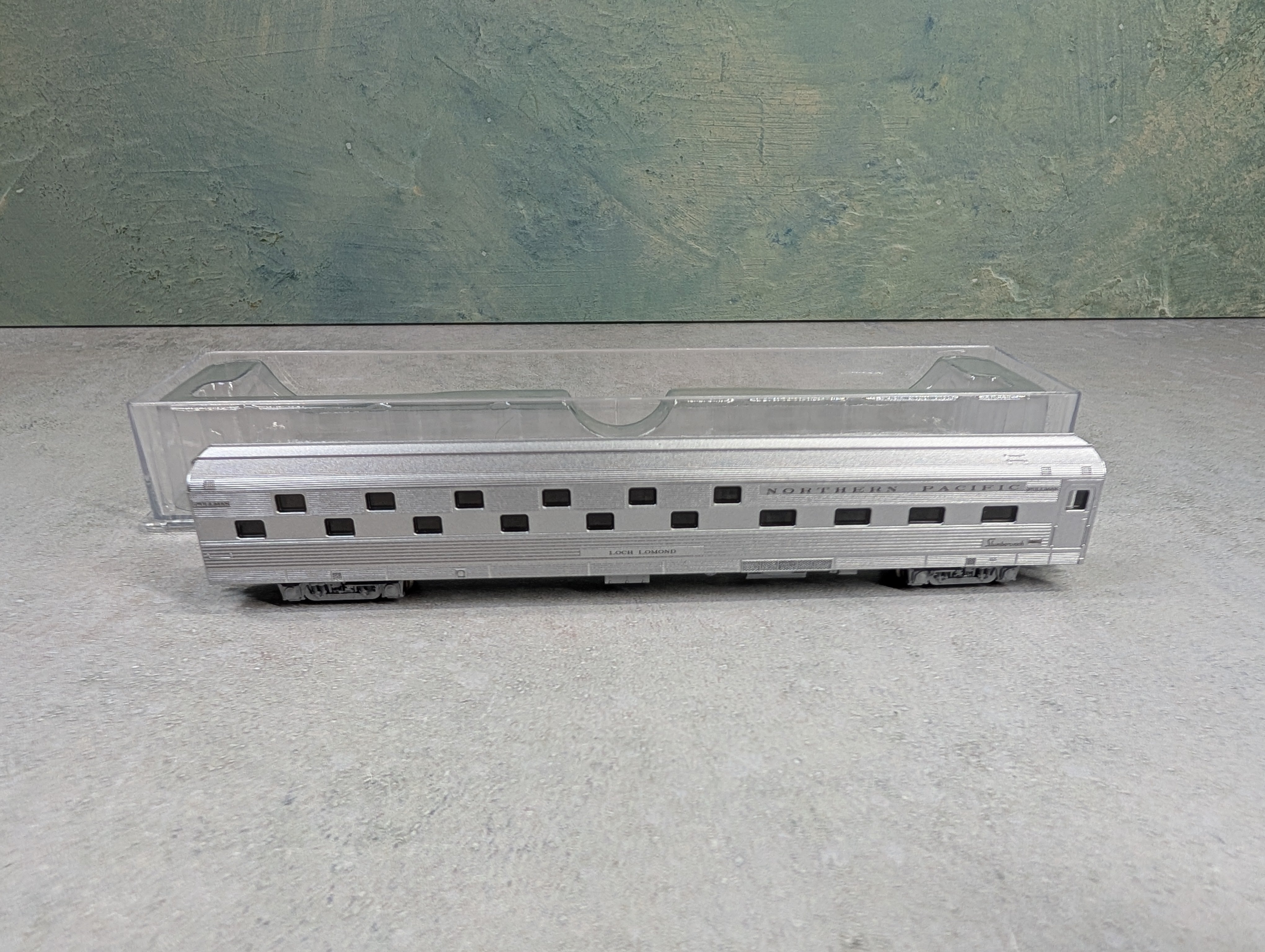 USED KATO N Scale Sleeper Passenger Car Northern Pacific Loch Lomond