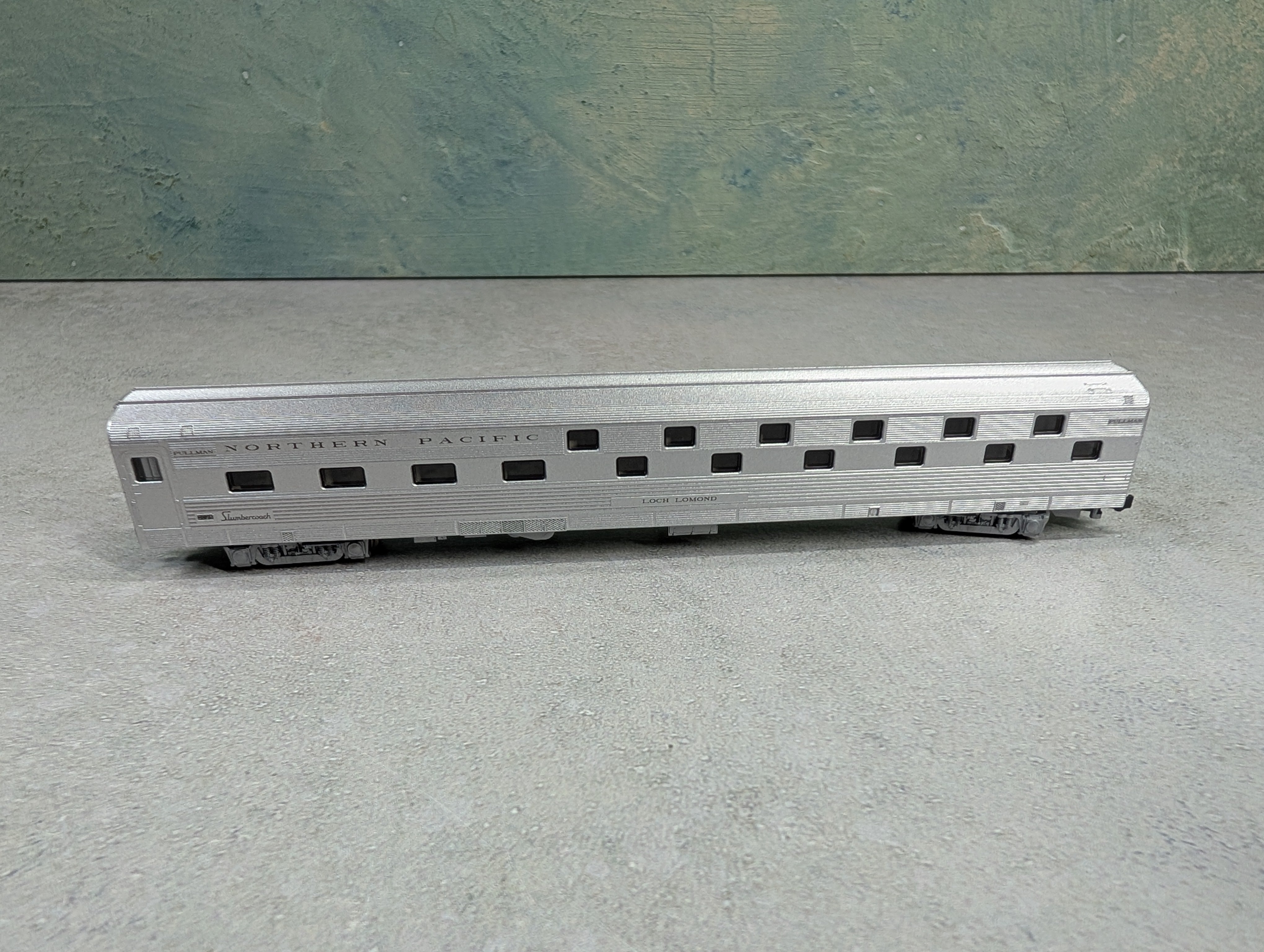 USED KATO N Scale Sleeper Passenger Car Northern Pacific Loch Lomond