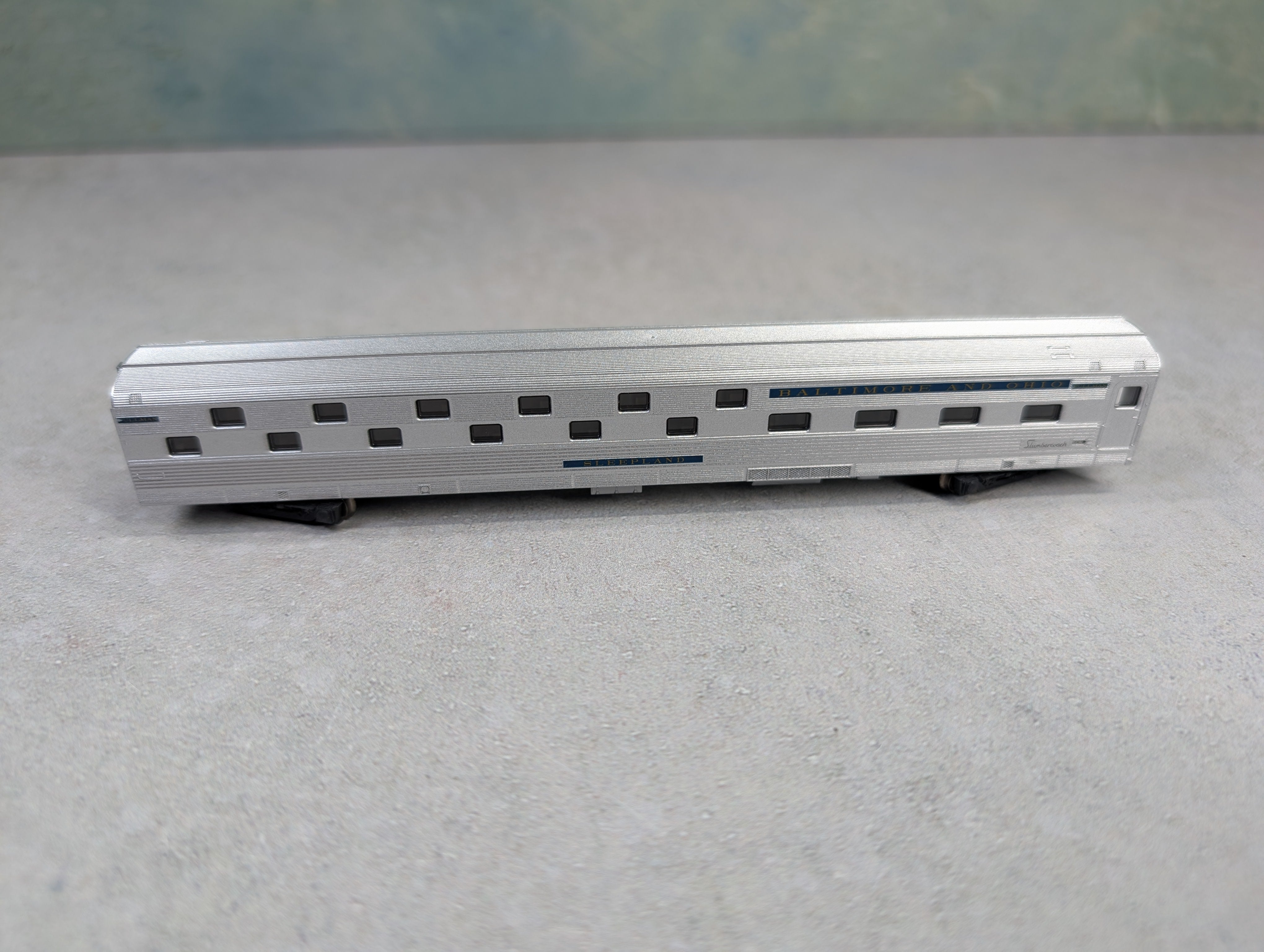 USED KATO N Scale Sleeper Passenger Car Baltimore and Ohio Sleepland