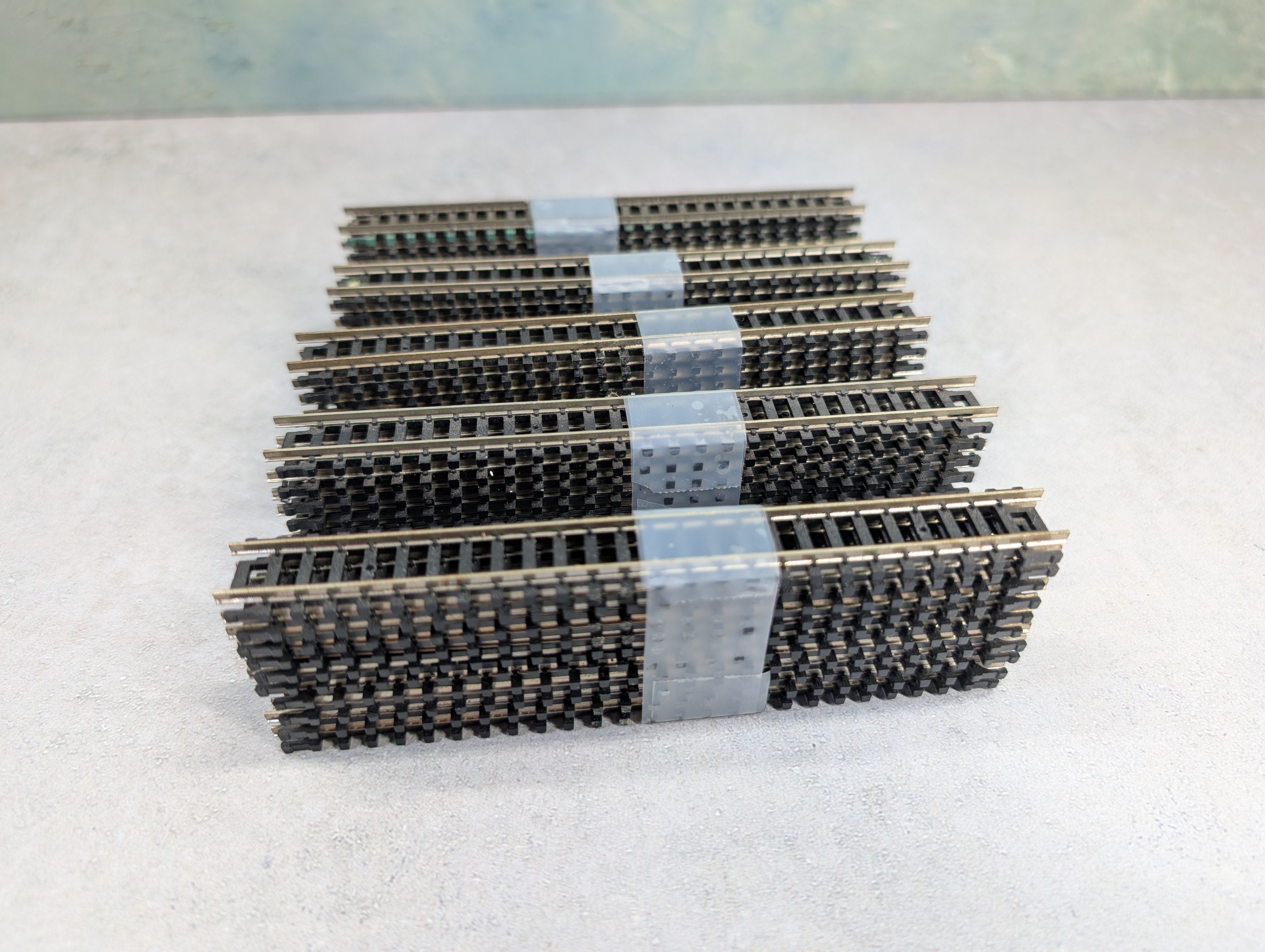 USED Atlas 2501 N Scale 5" Straight Code 80 Snap Track (50 pcs)