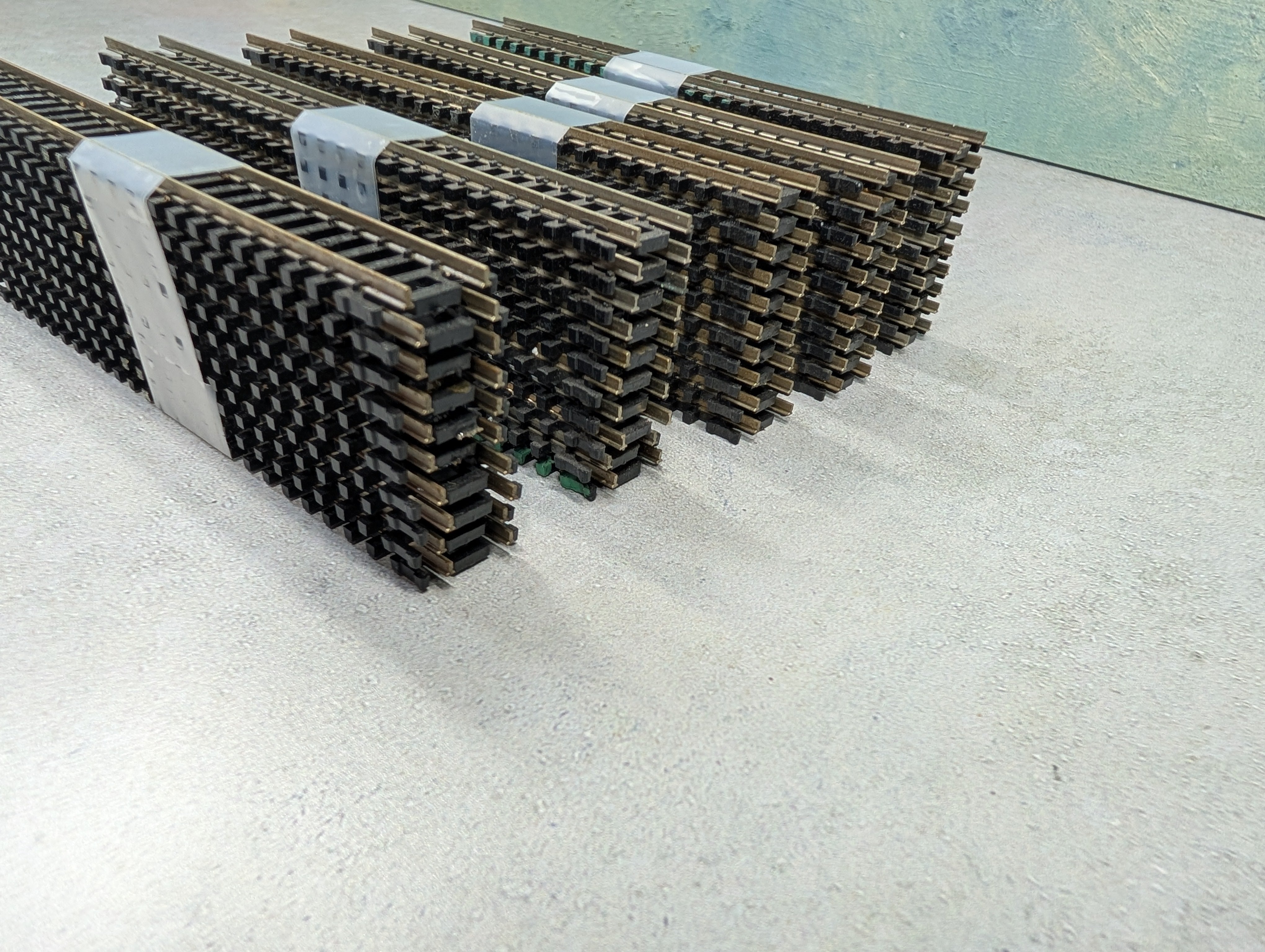 USED Atlas 2501 N Scale 5" Straight Code 80 Snap Track (50 pcs)