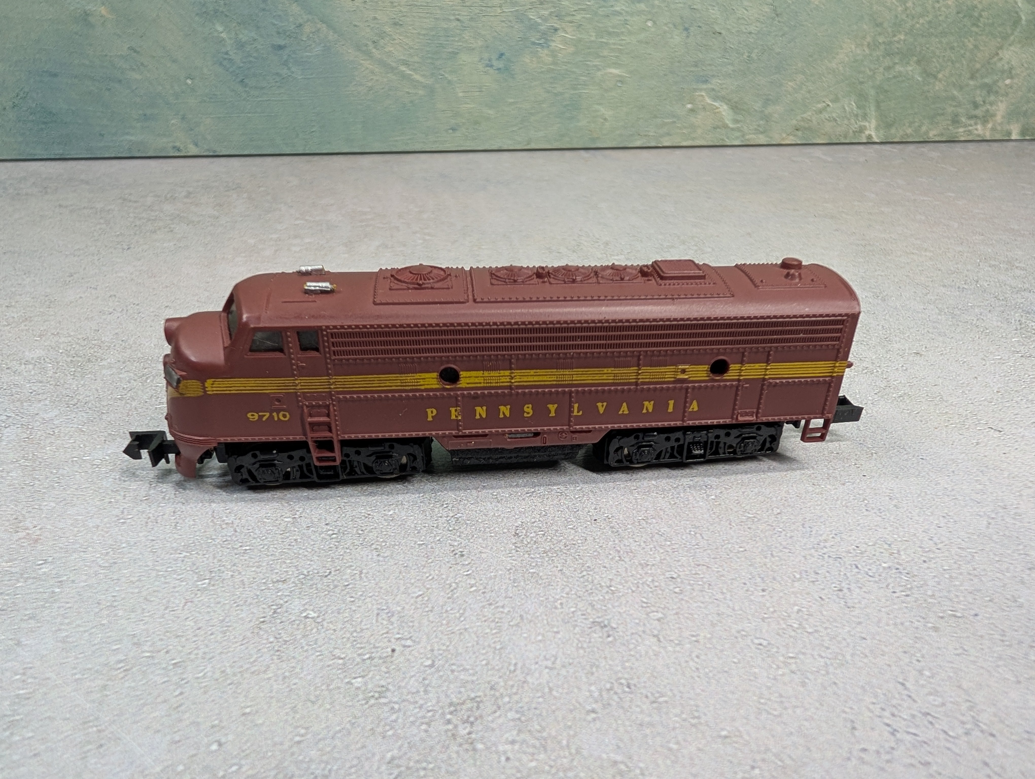 USED Bachmann N Scale Diesel Locomotive Pennsylvania #9710 Runs DC