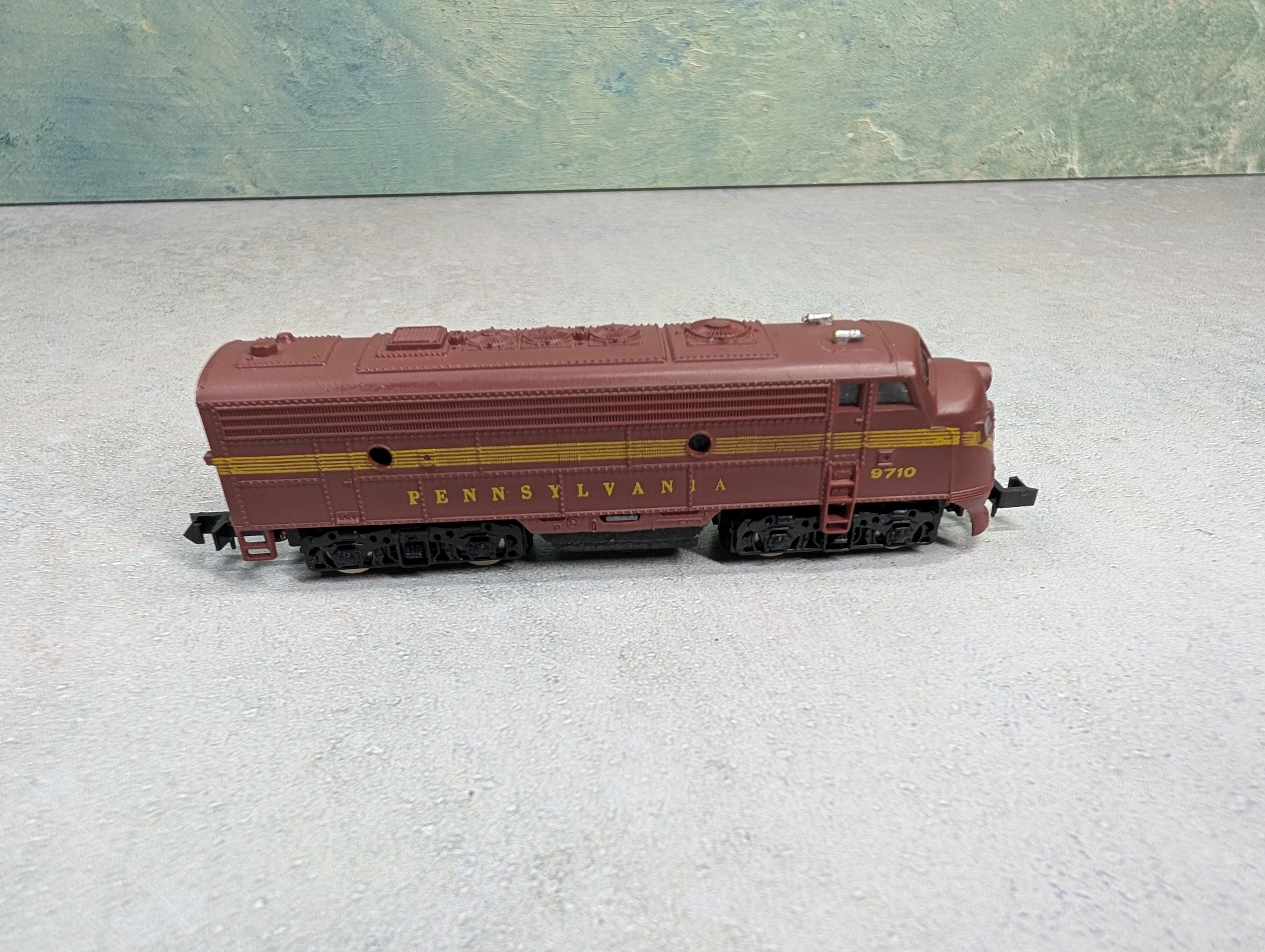USED Bachmann N Scale Diesel Locomotive Pennsylvania #9710 Runs DC