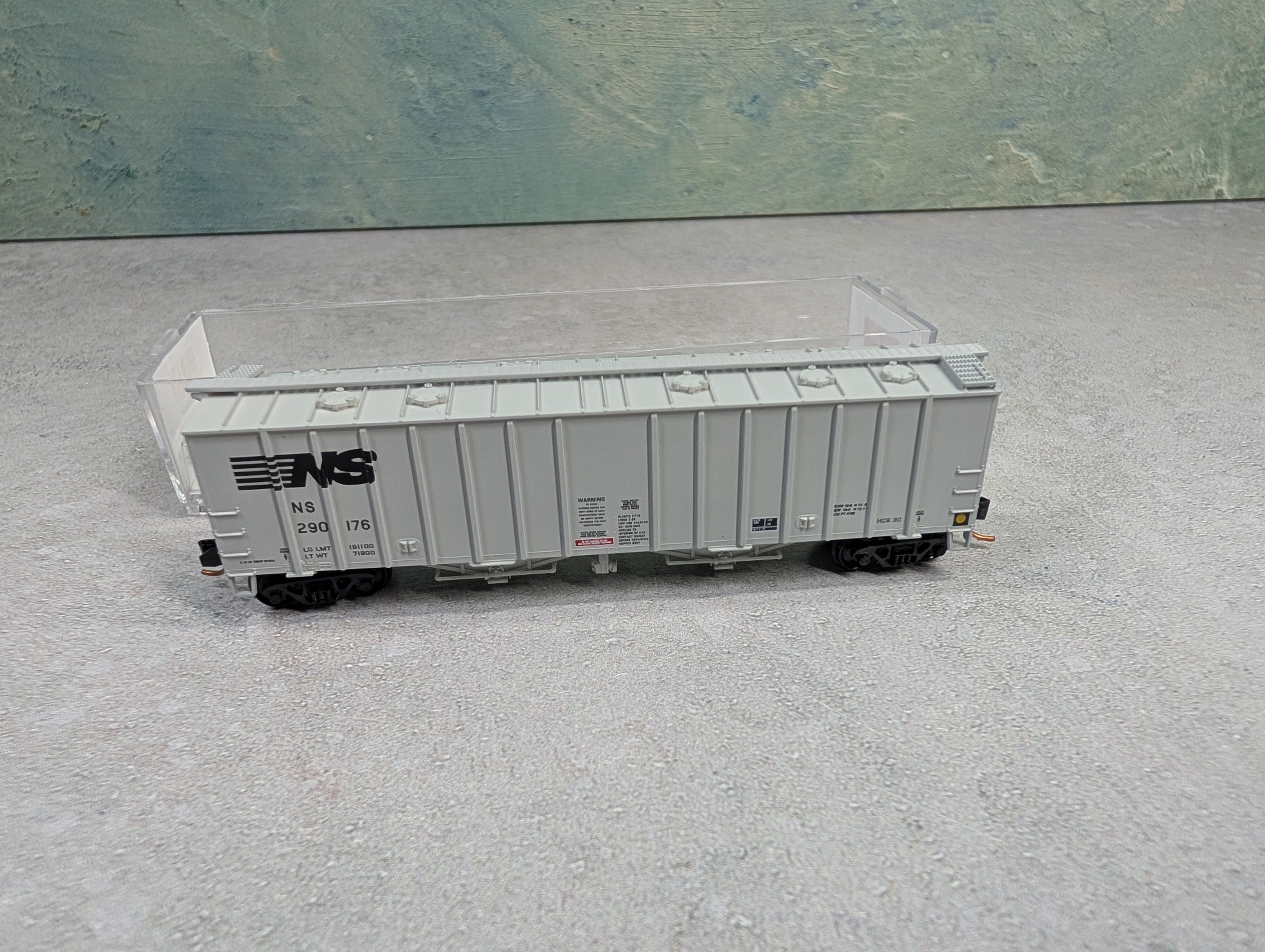 USED Micro-Trains 9800022 N Scale 50' Airslide Hopper Norfolk Southern NS #290176