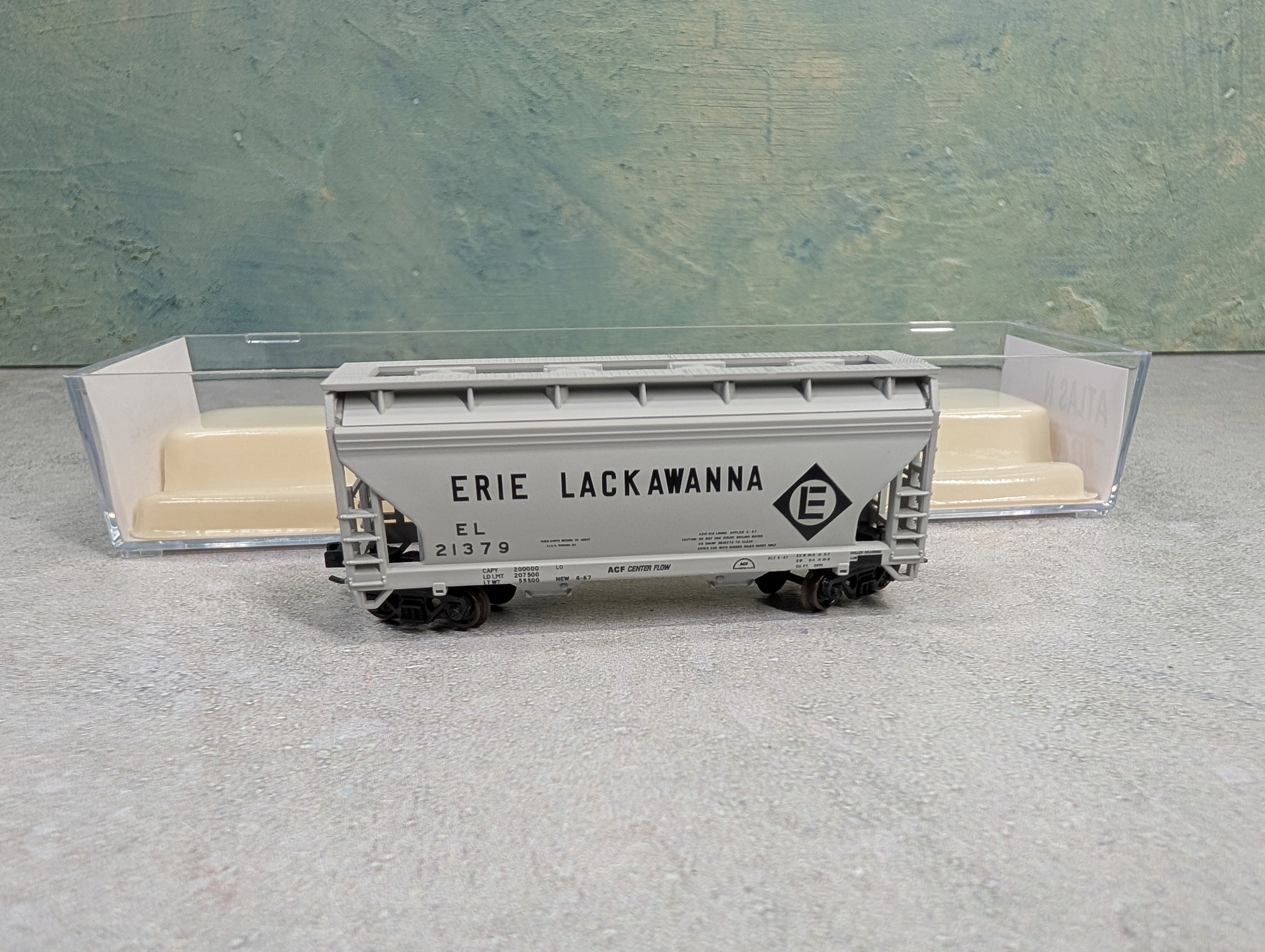 USED Atlas 50001876 N Scale 2 Bay Centerflow Hopper Erie Lackawanna EL #21379