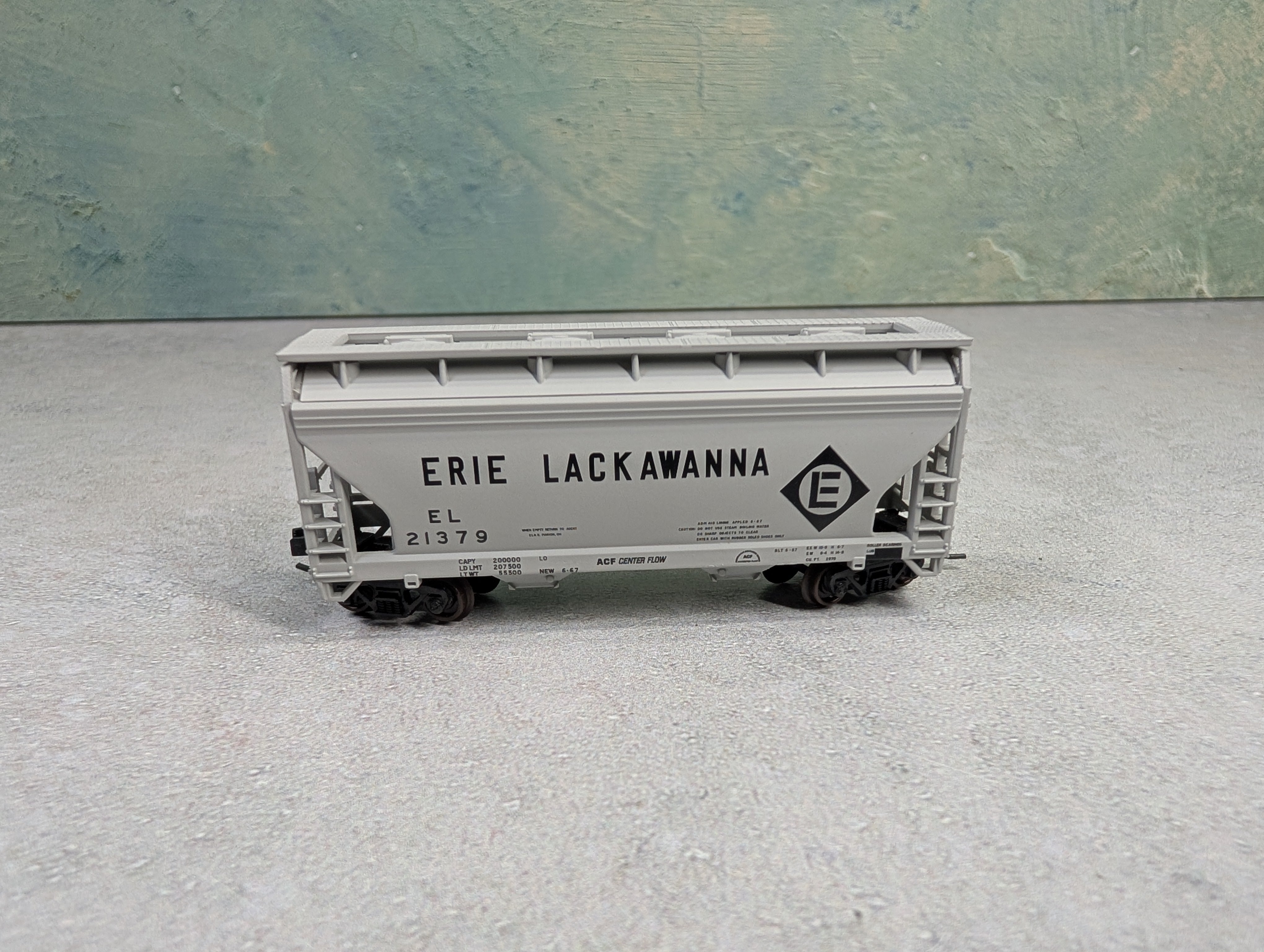 USED Atlas 50001876 N Scale 2 Bay Centerflow Hopper Erie Lackawanna EL #21379