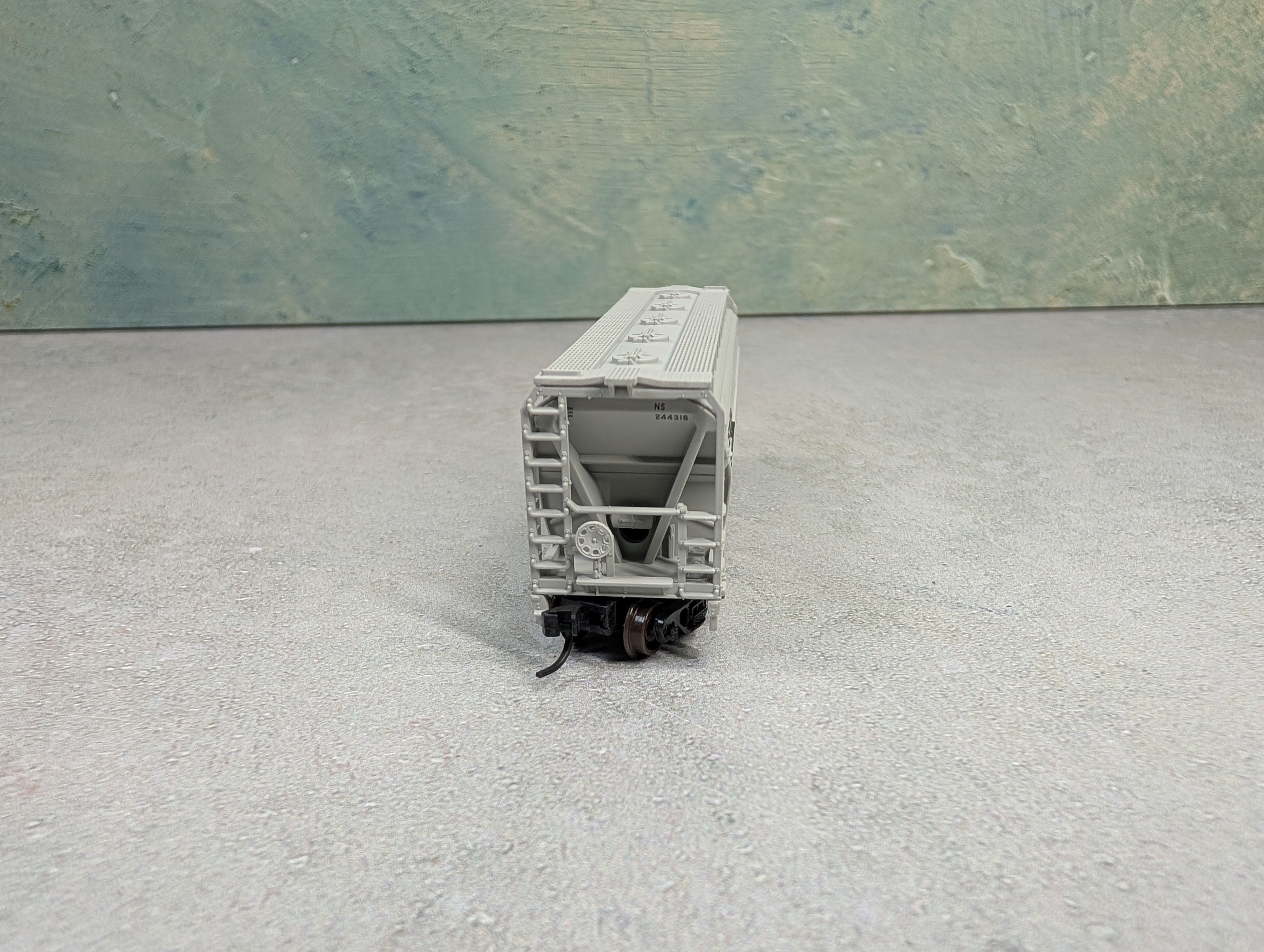 USED Atlas Trainman 50001892 N Scale ACF 3560 Covered Hopper Norfolk Southern NS #244318