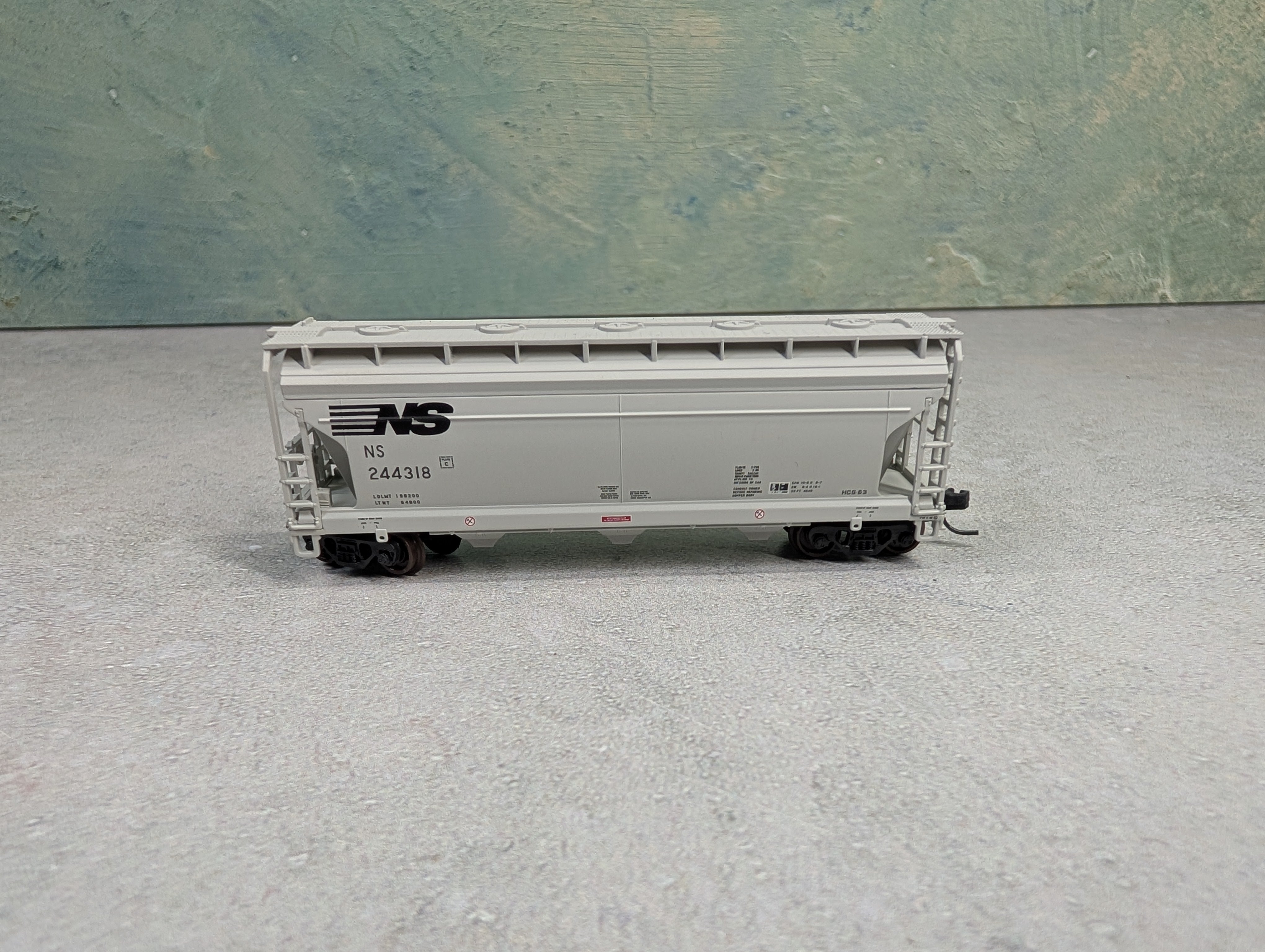 USED Atlas Trainman 50001892 N Scale ACF 3560 Covered Hopper Norfolk Southern NS #244318