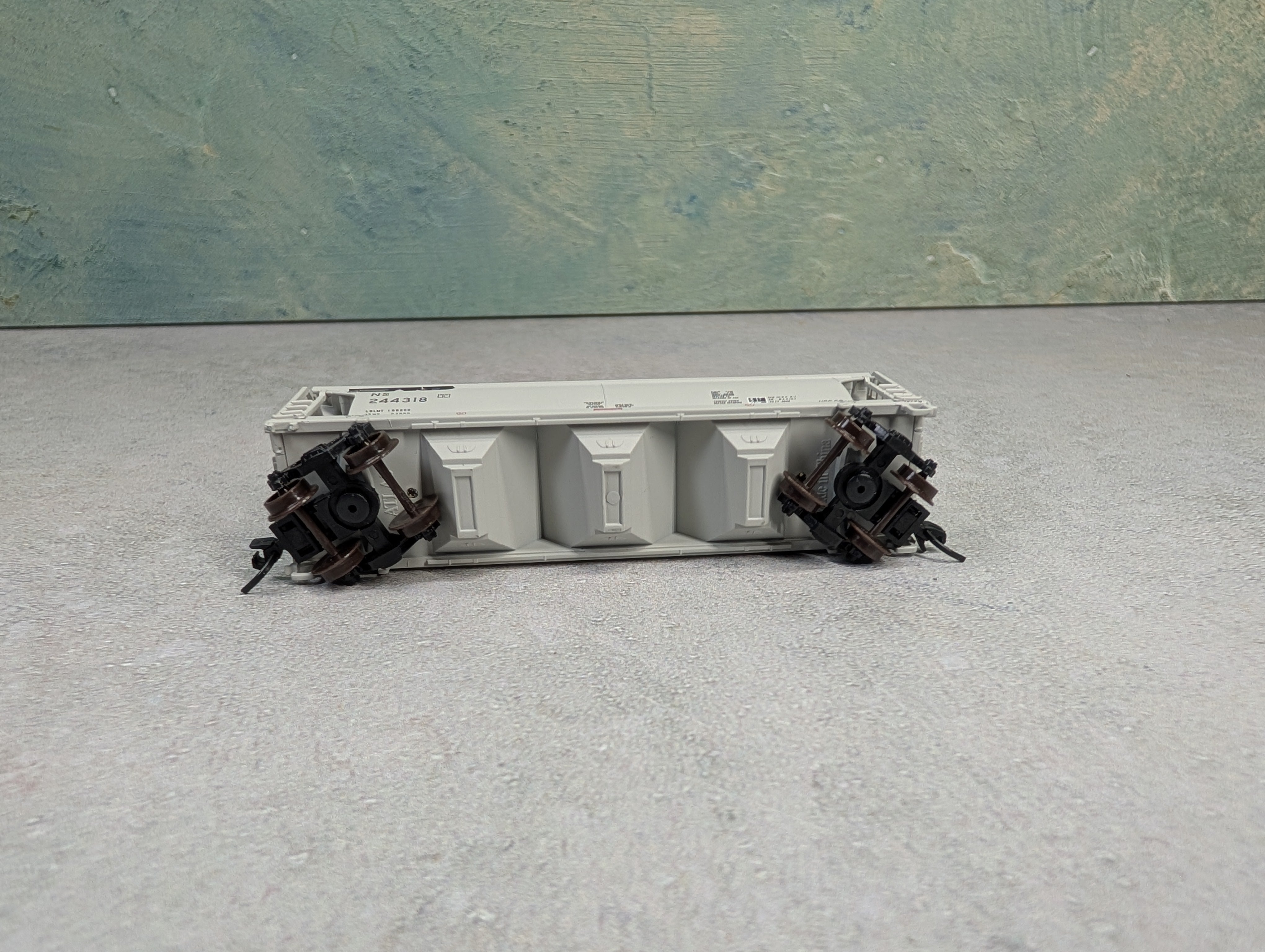 USED Atlas Trainman 50001892 N Scale ACF 3560 Covered Hopper Norfolk Southern NS #244318