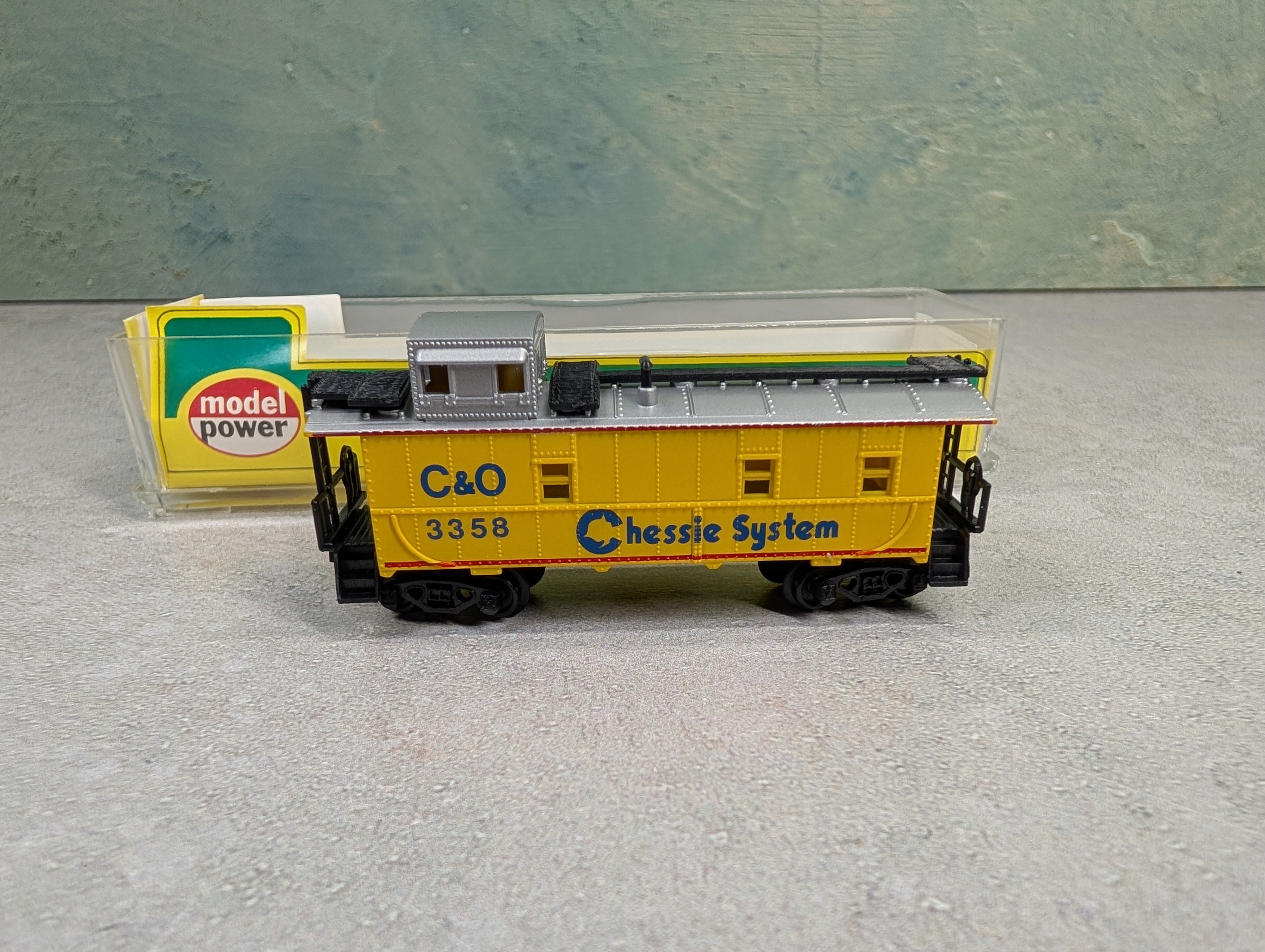 USED Model Power N Scale Caboose w/ Knuckle Couplers Chessie System C&O #3358