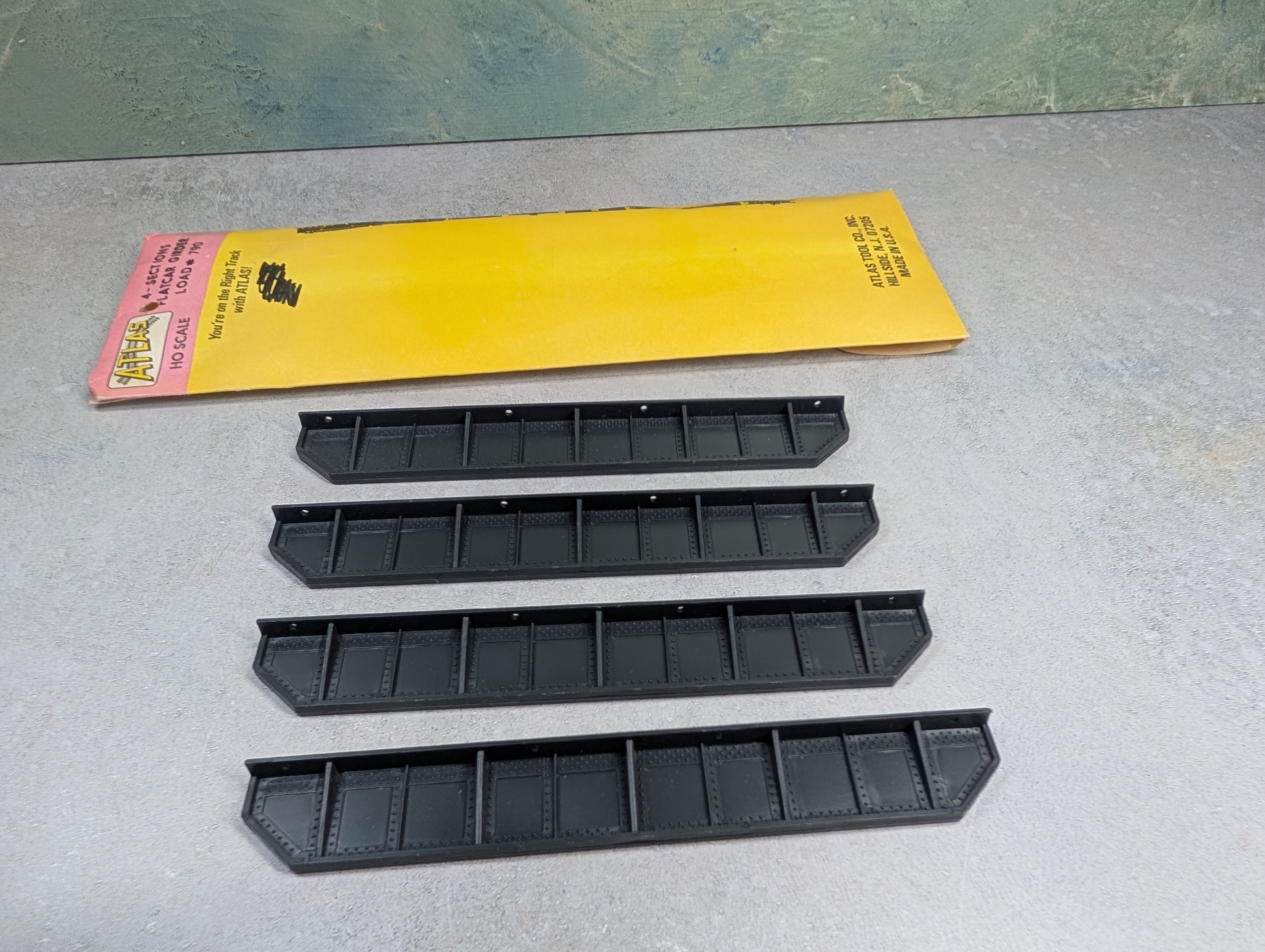 USED Atlas 790 HO Scale Flat Car Girder Load Black (4 pcs)