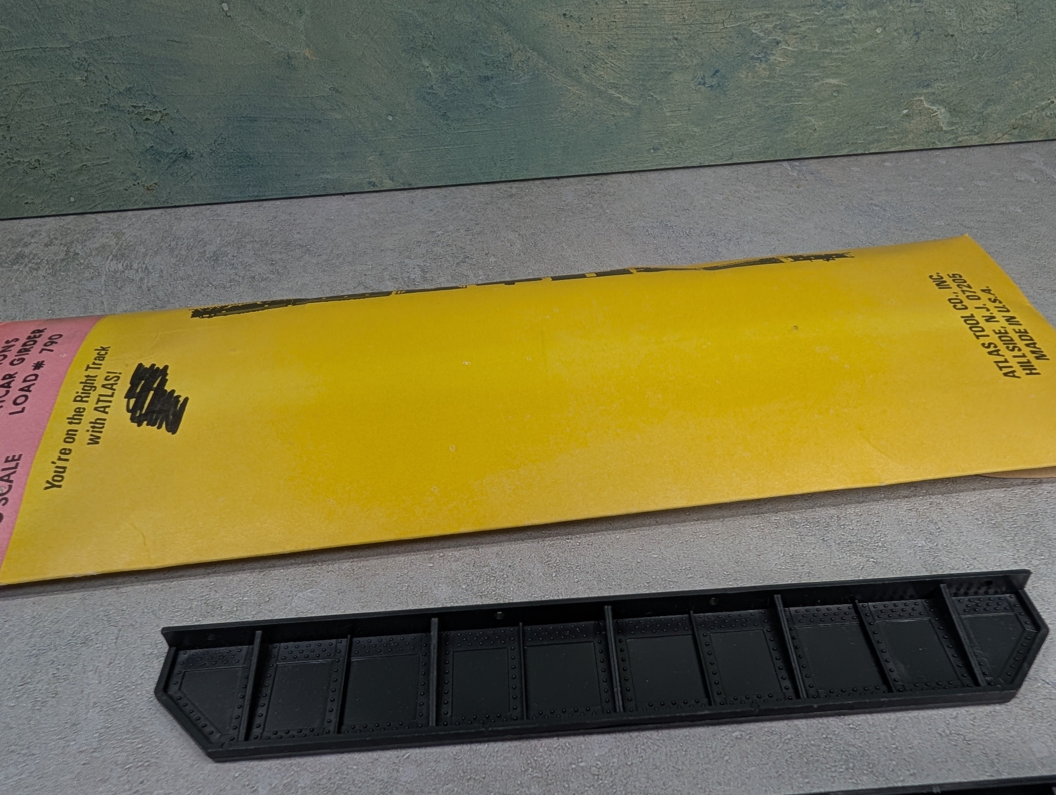 USED Atlas 790 HO Scale Flat Car Girder Load Black (4 pcs)