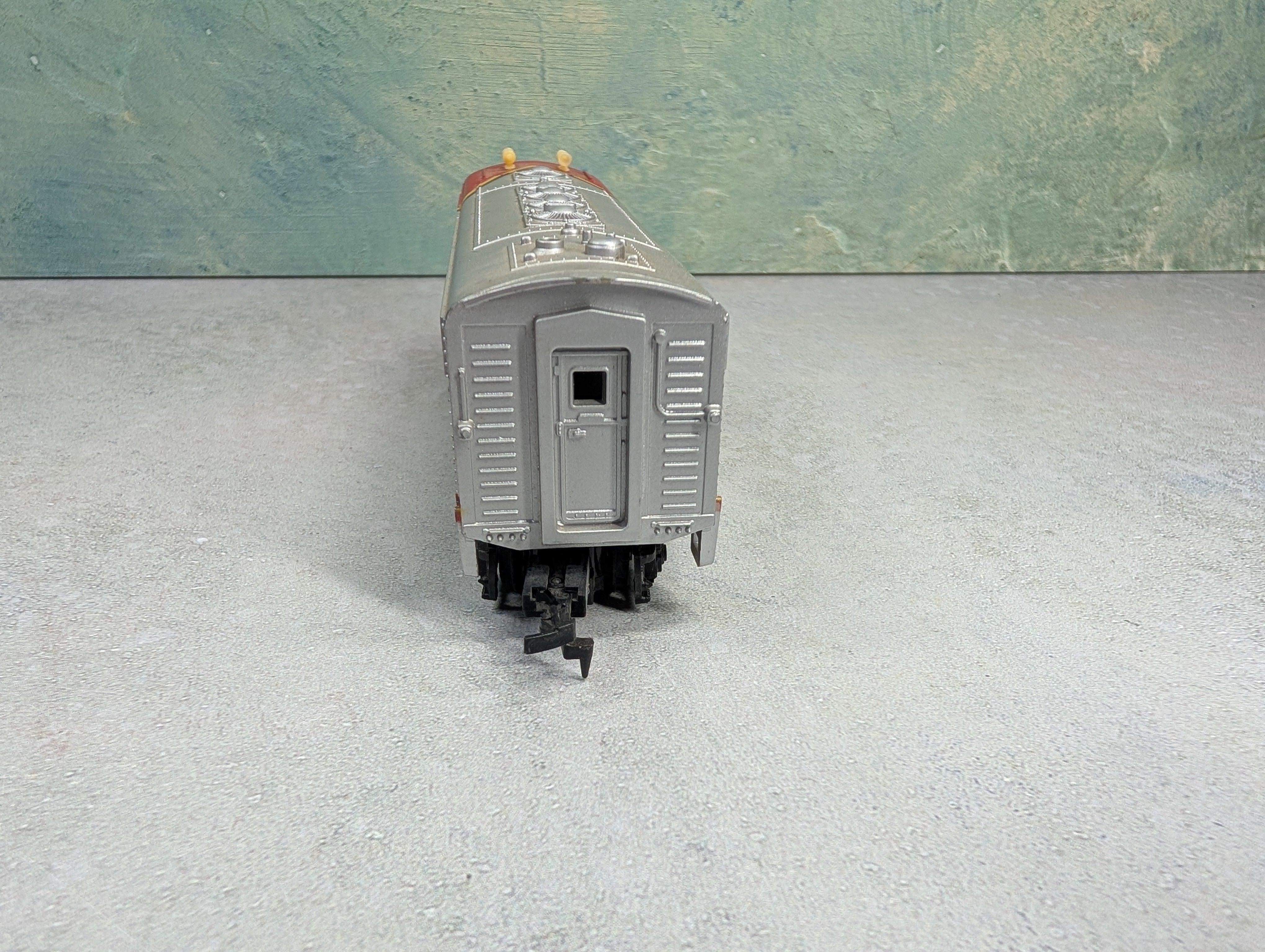 USED Tyco HO Scale Diesel Locomotive Santa Fe #4015 Unpowered