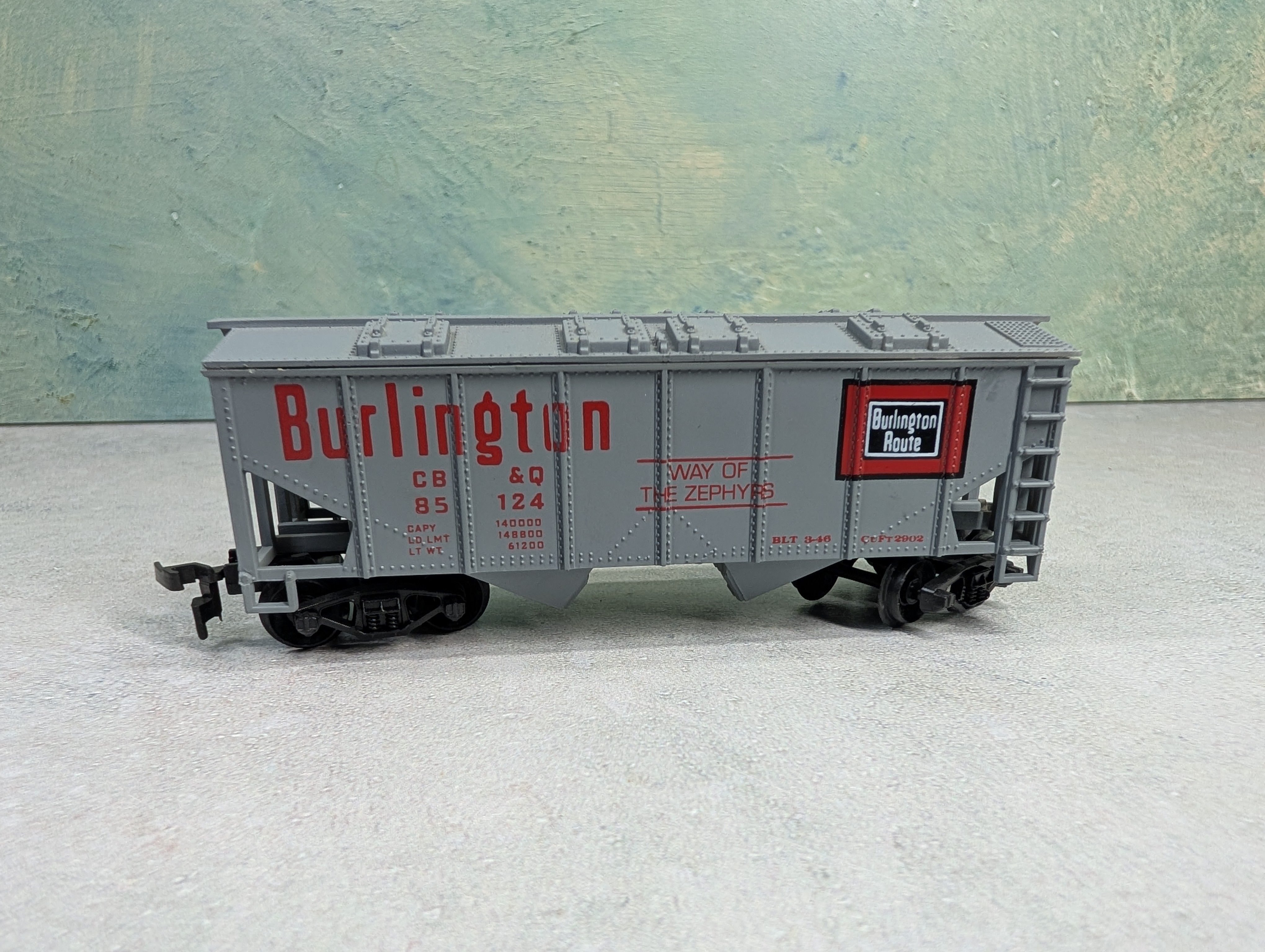 USED HO Scale 2 Bay Covered Hopper Burlington CB&Q #85124