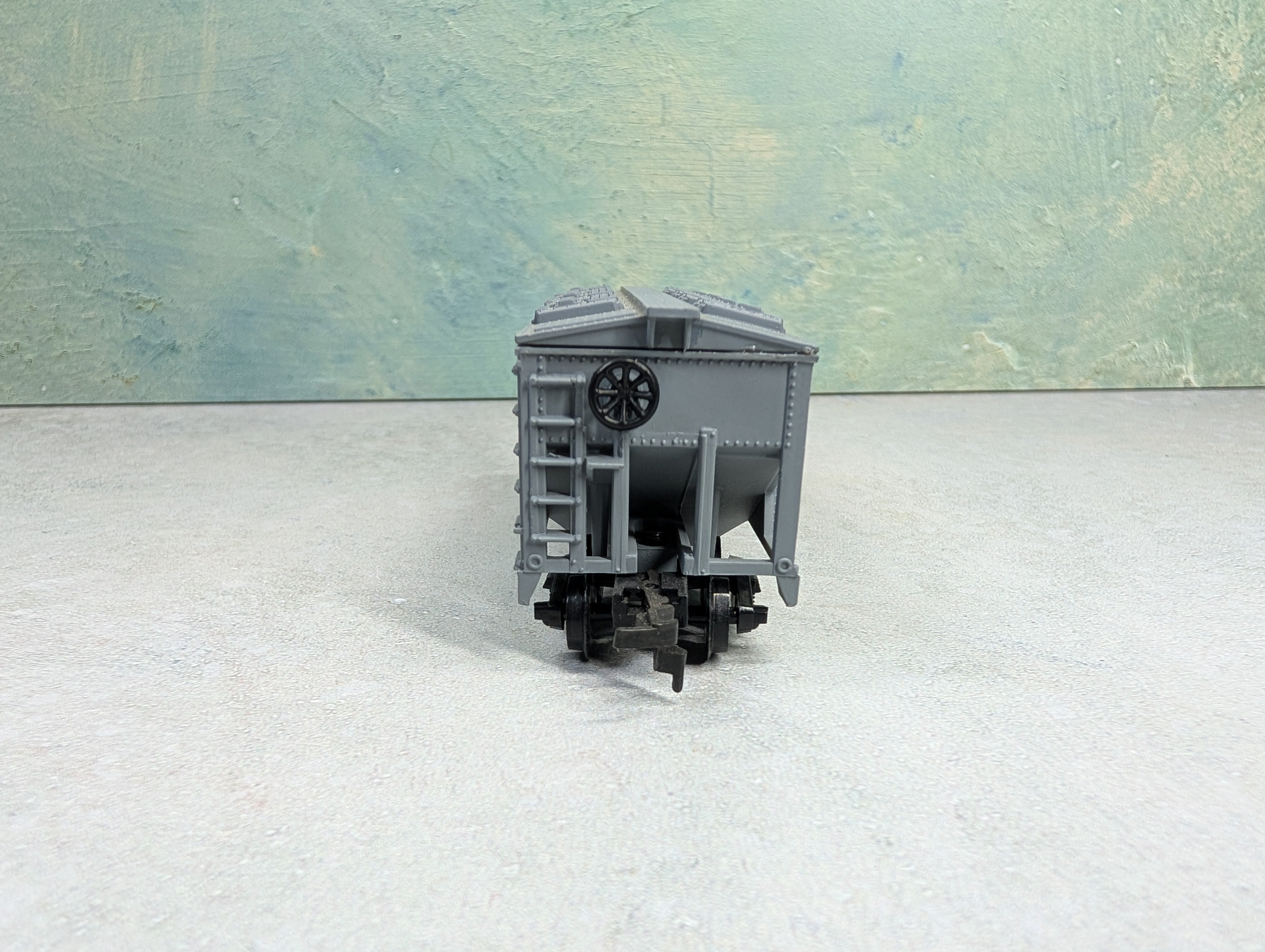 USED HO Scale 2 Bay Covered Hopper Burlington CB&Q #85124