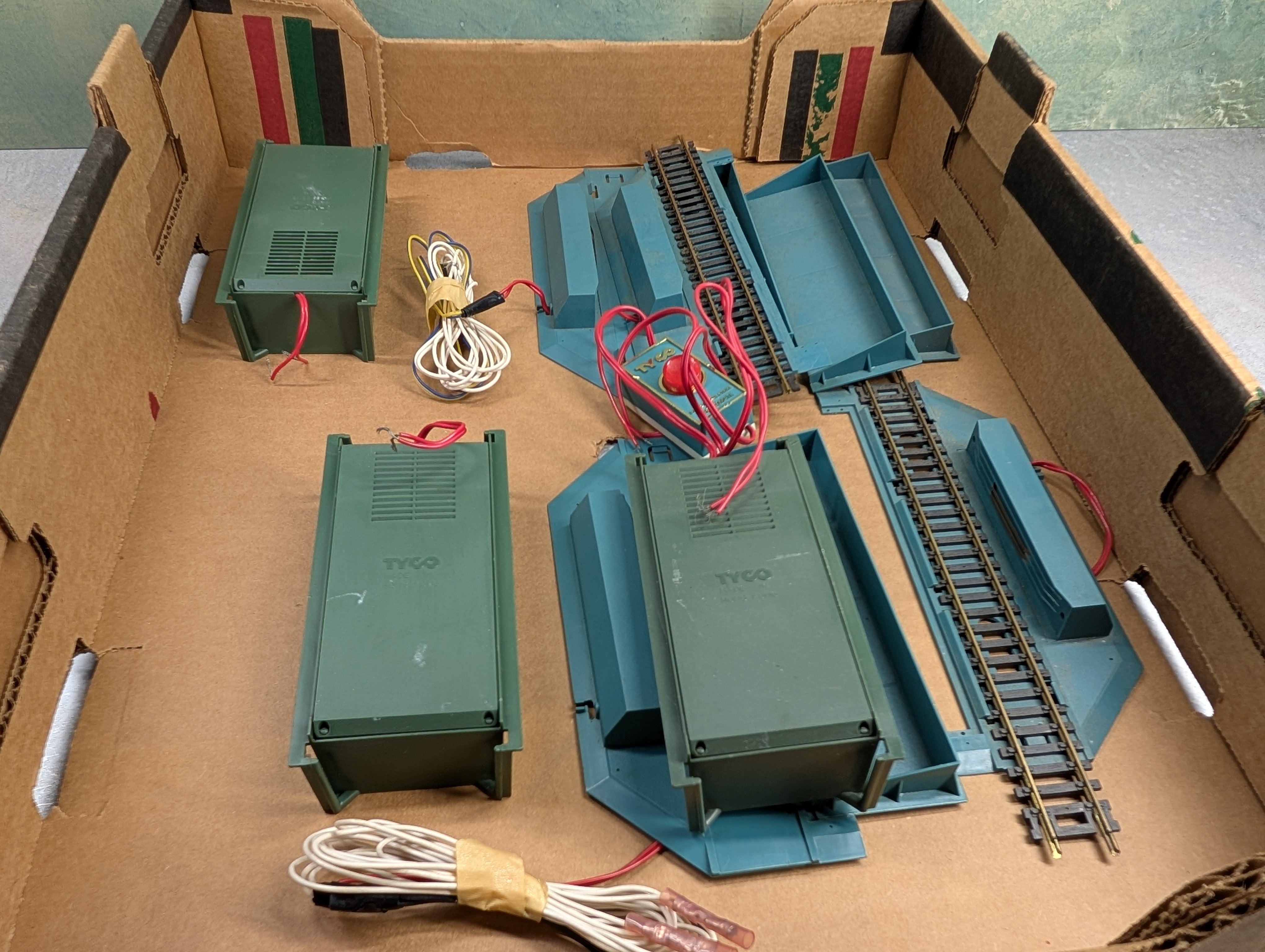 USED Tyco HO Scale Lot of Untested Accessory Parts