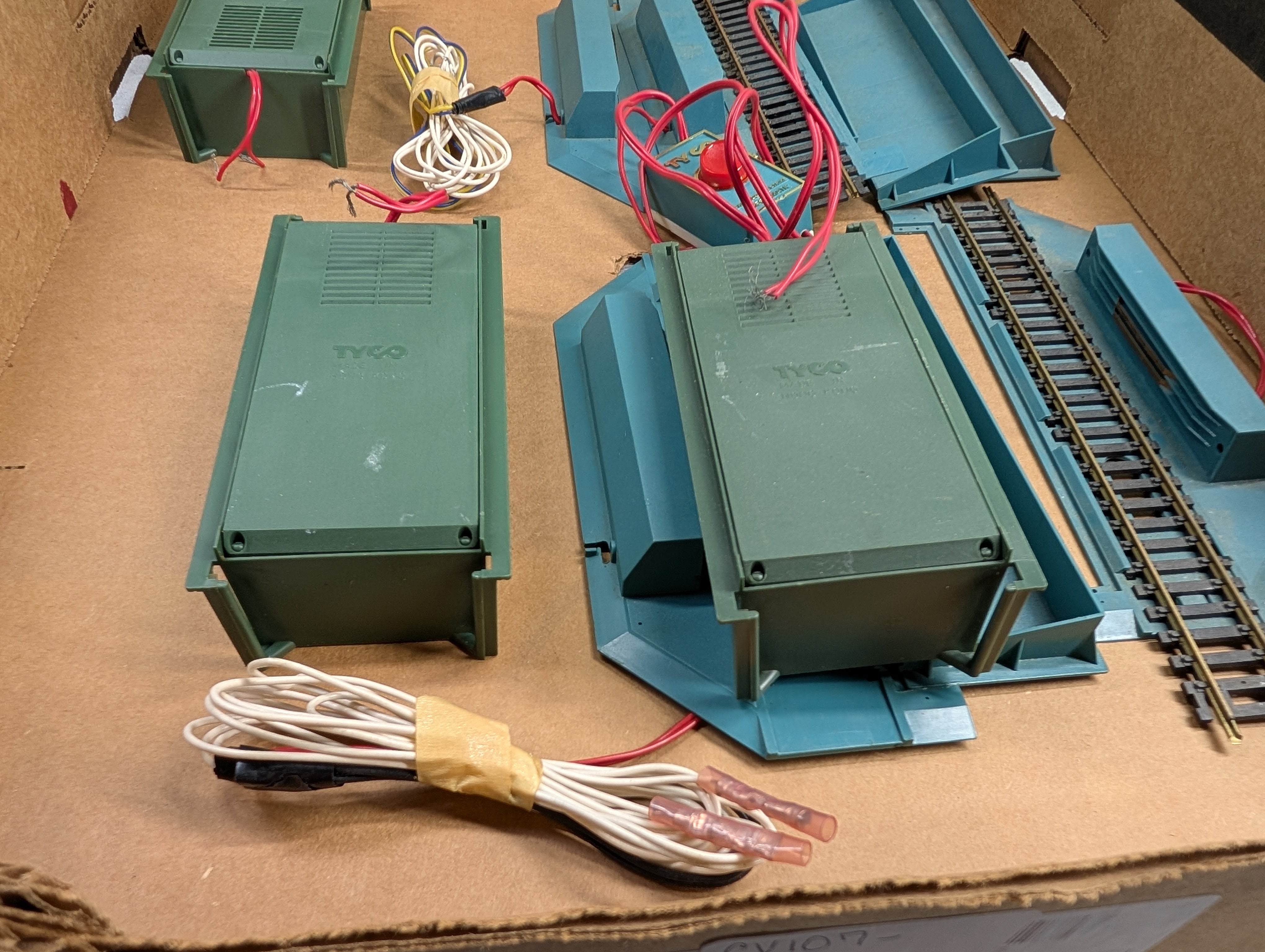 USED Tyco HO Scale Lot of Untested Accessory Parts