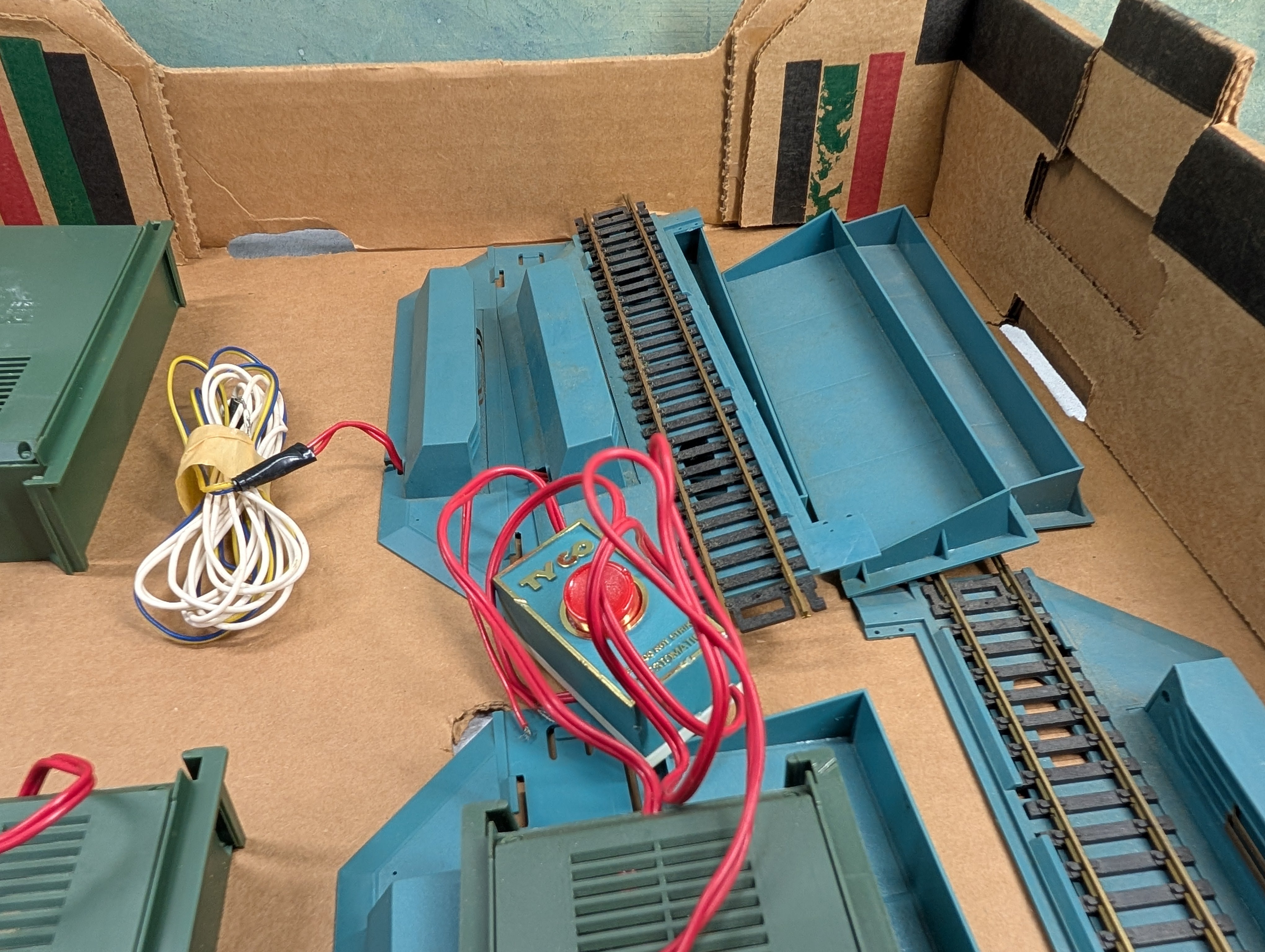USED Tyco HO Scale Lot of Untested Accessory Parts