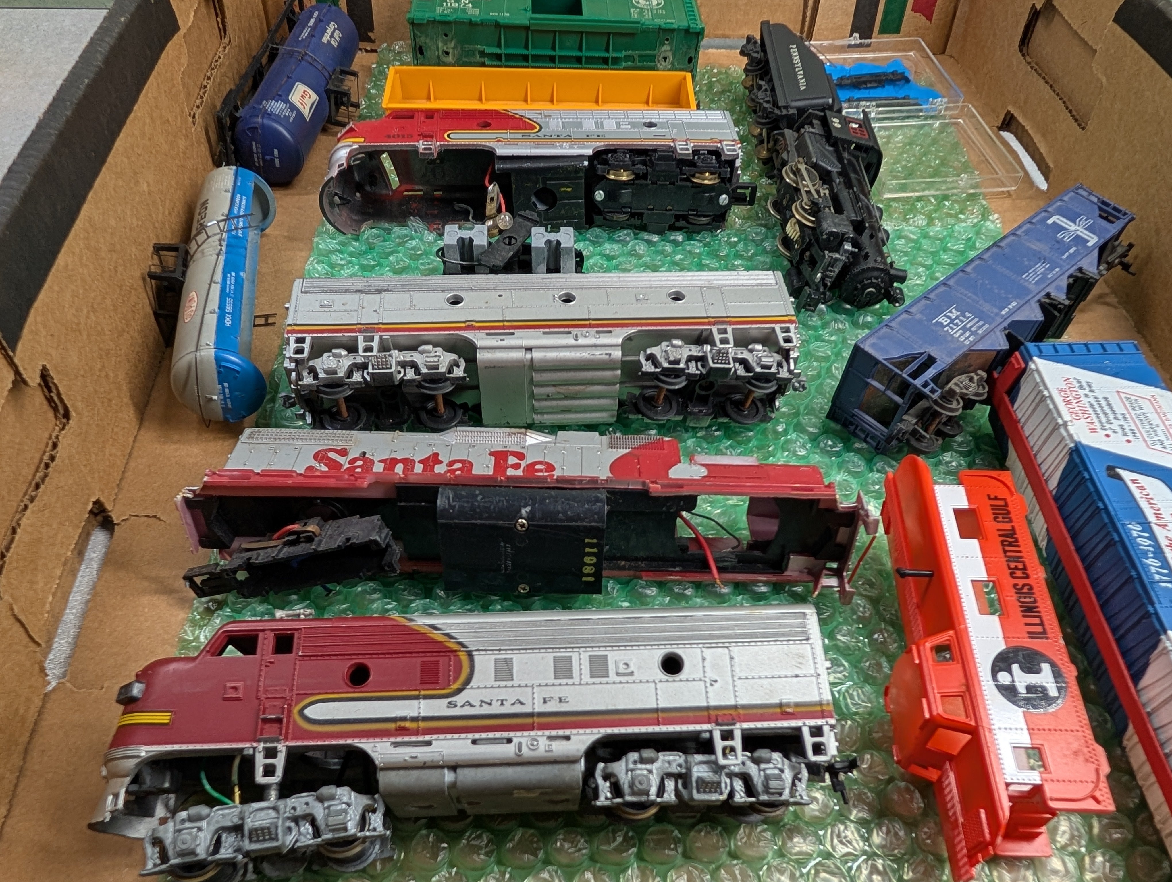 USED HO Scale Lot of Rough Locomotive and Freight Car Shells & Parts