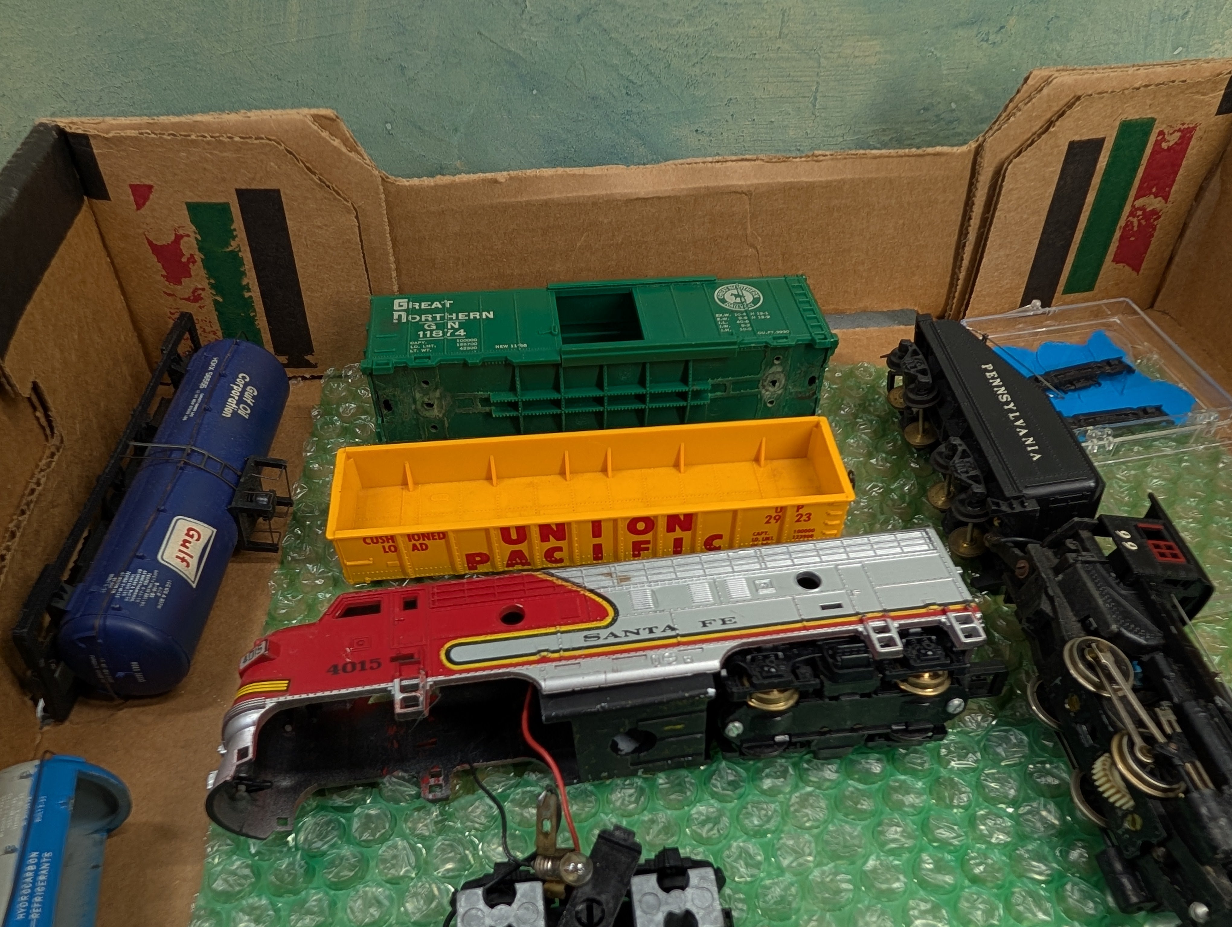 USED HO Scale Lot of Rough Locomotive and Freight Car Shells & Parts