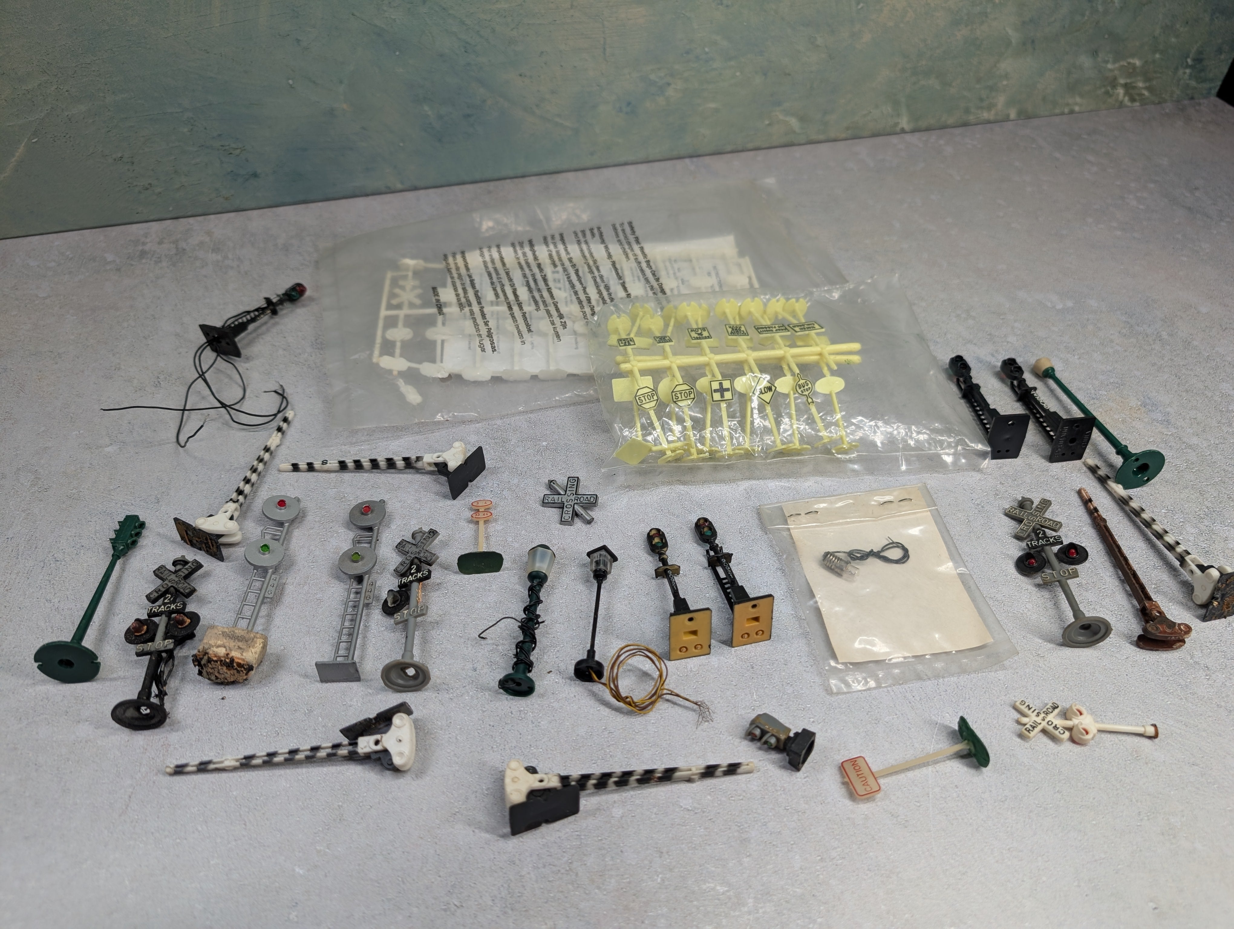 USED HO Scale Lot of Various Street Signs, Railroad Signs and Lights