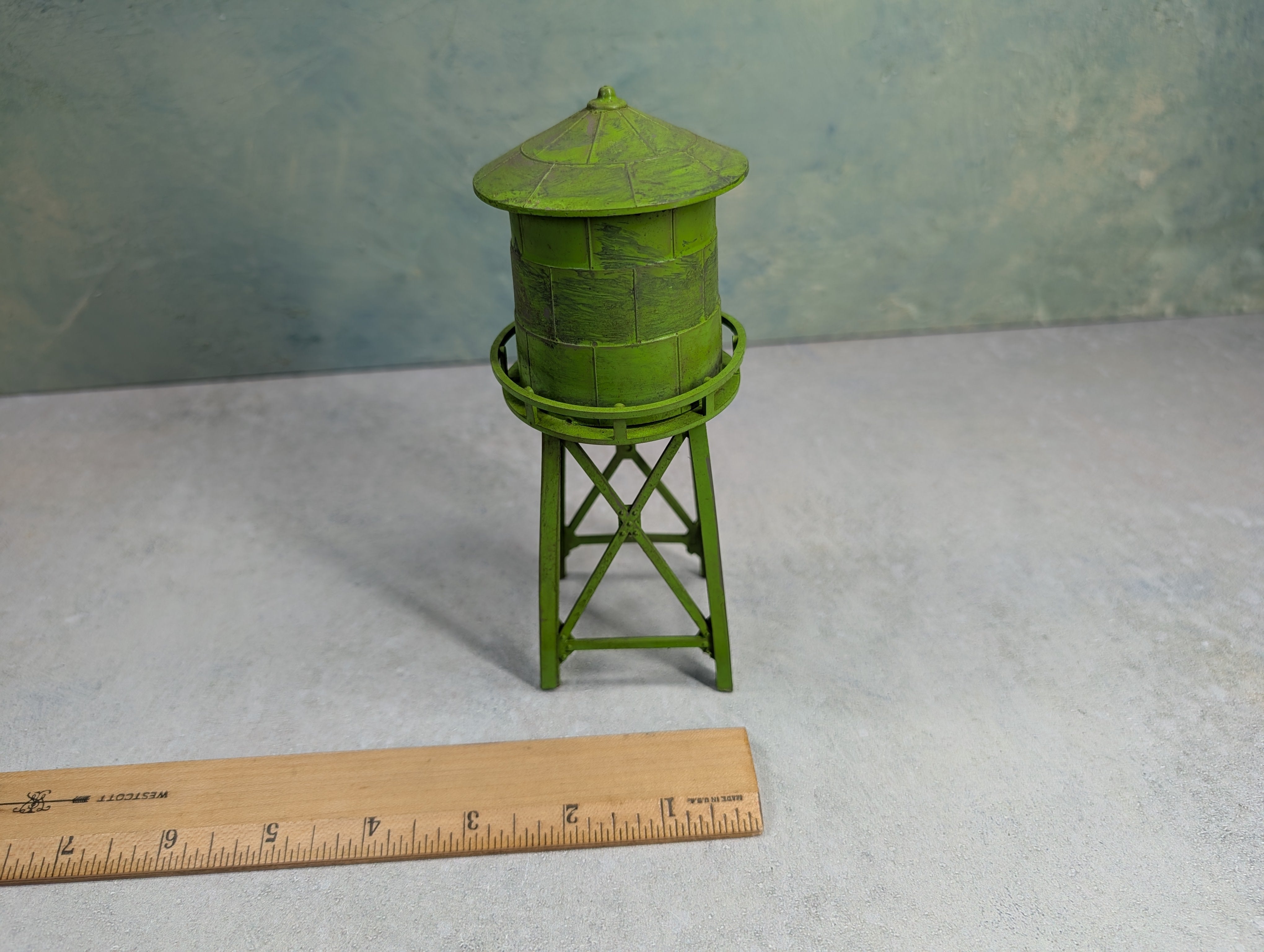 USED HO Scale Custom Green Water Tower Structure