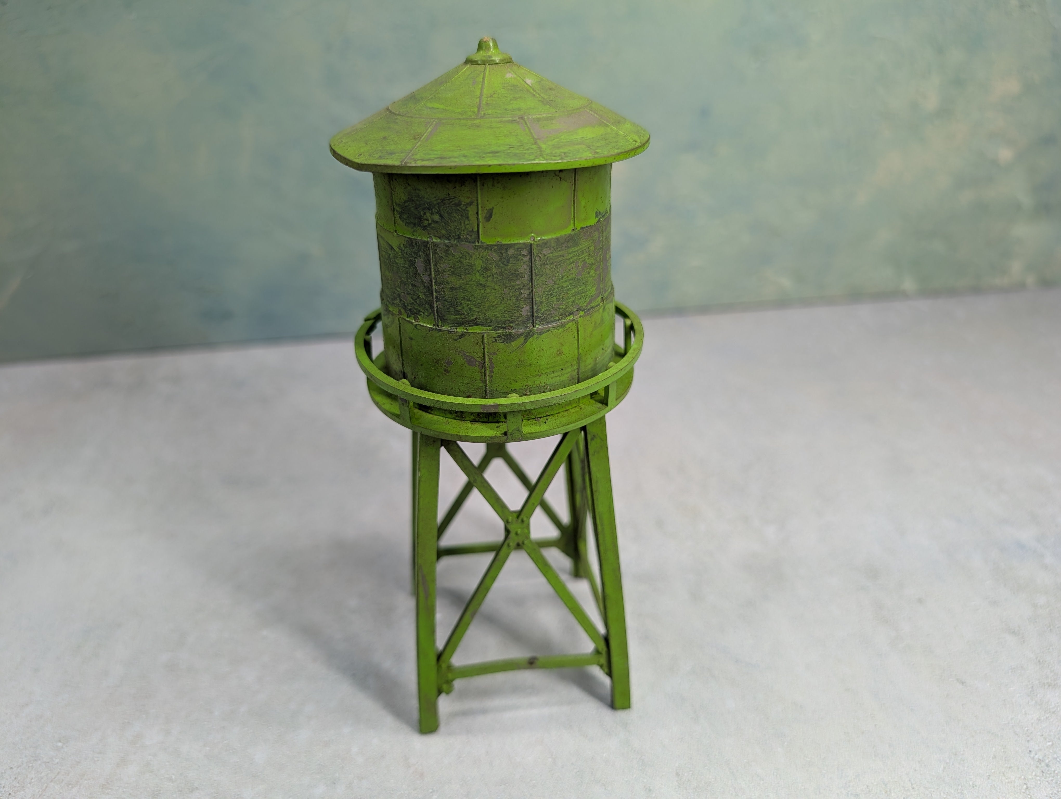 USED HO Scale Custom Green Water Tower Structure