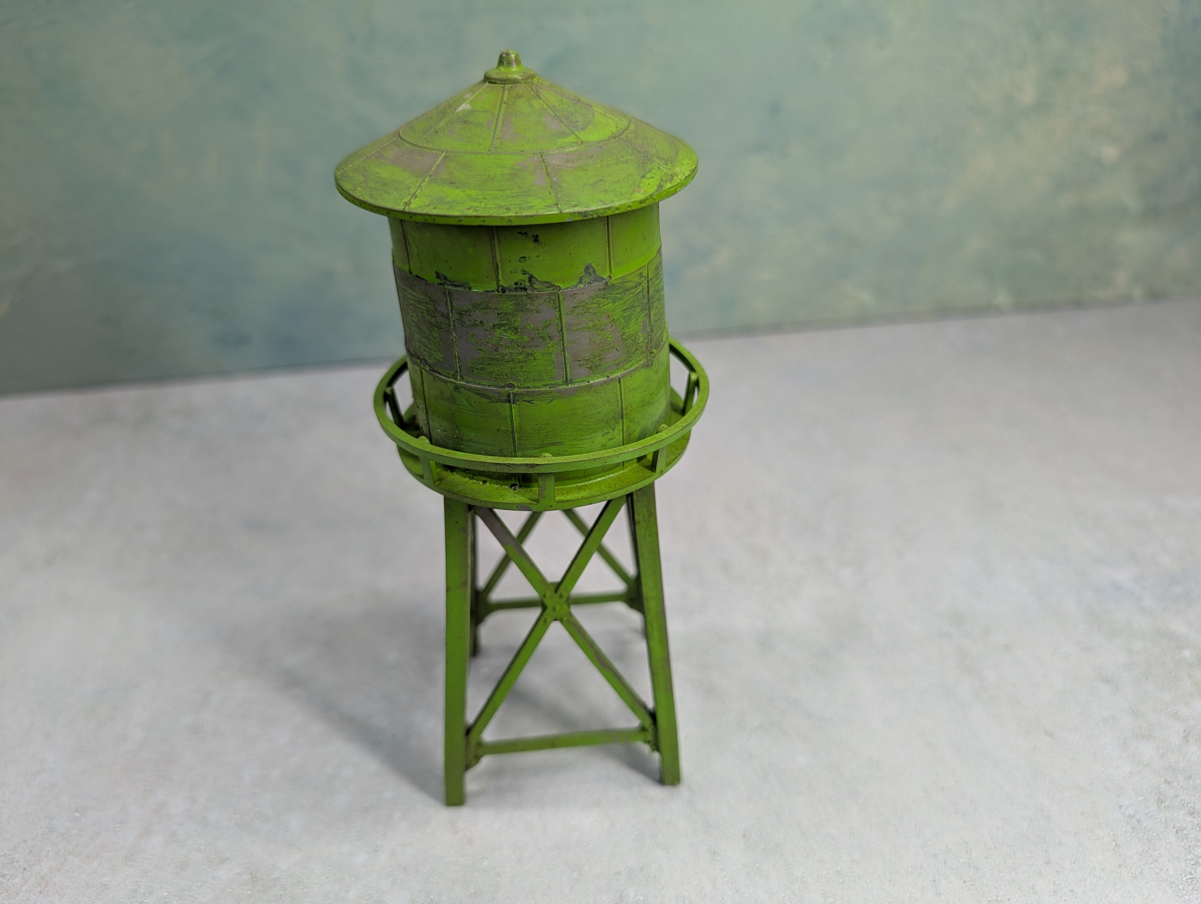 USED HO Scale Custom Green Water Tower Structure