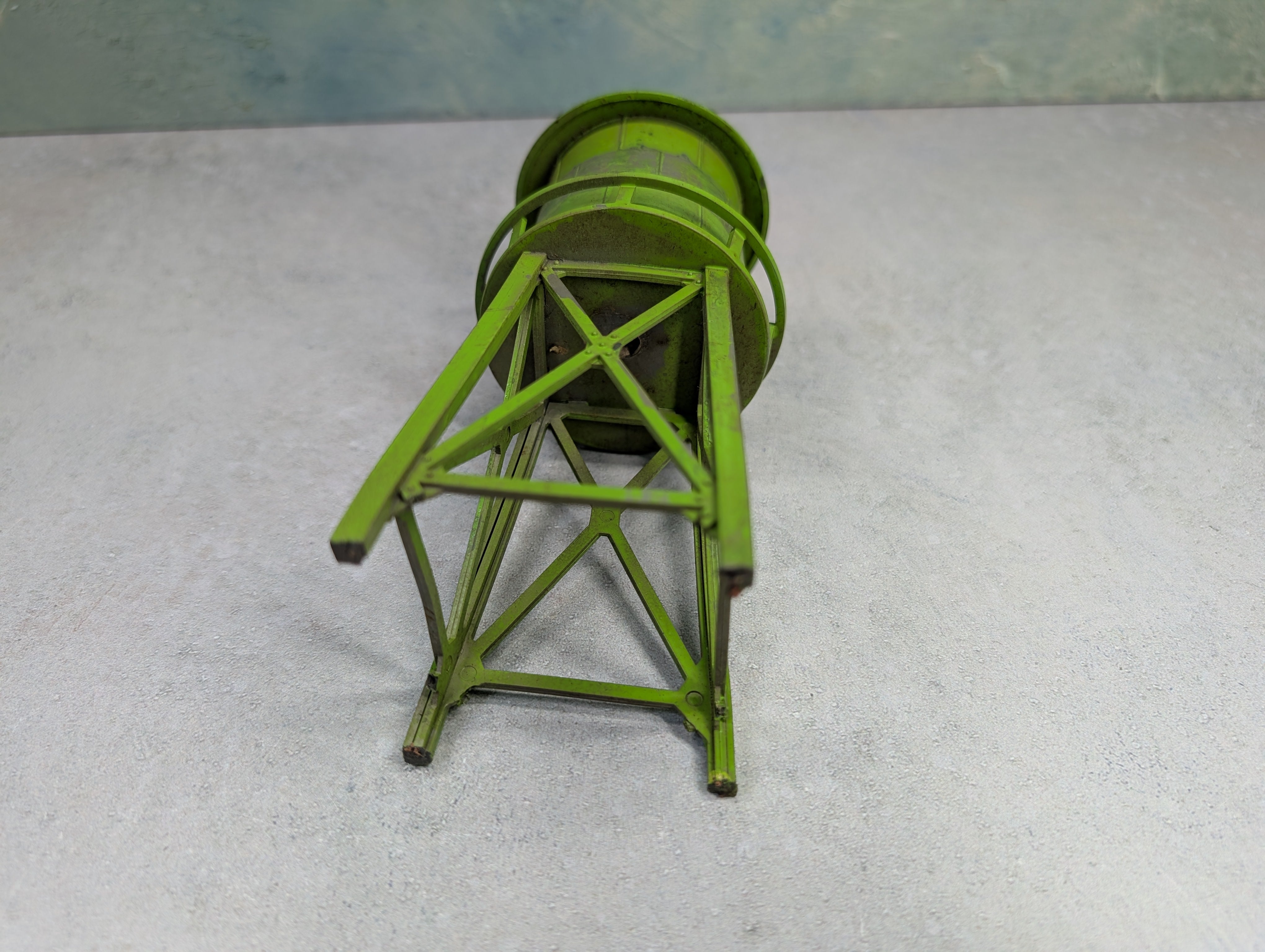 USED HO Scale Custom Green Water Tower Structure