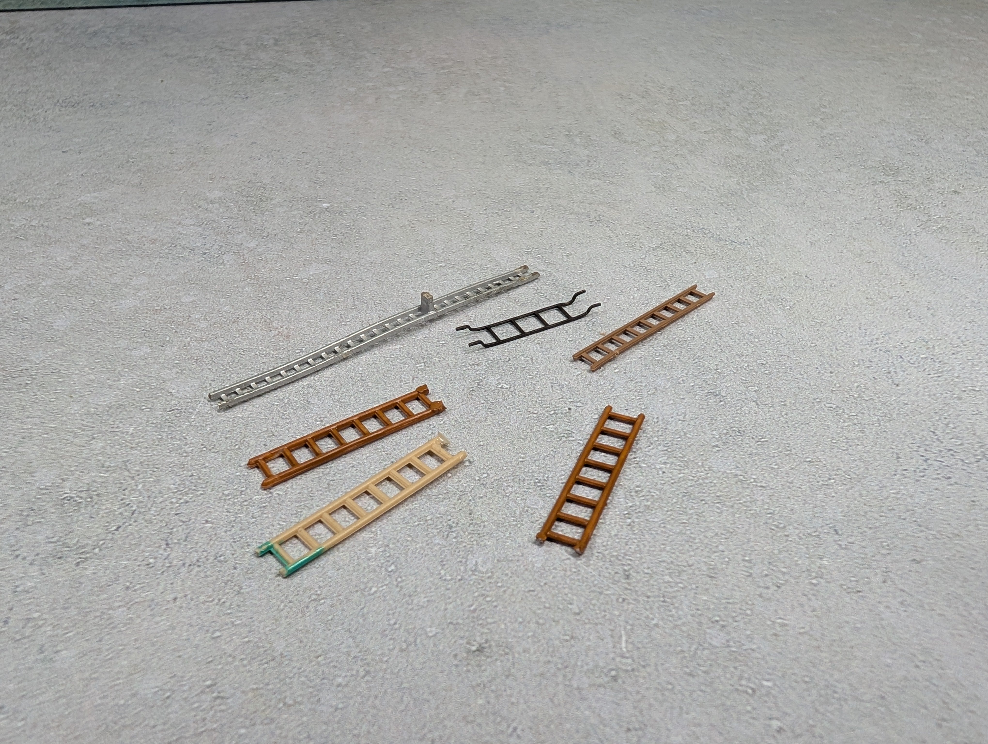 USED HO Scale Lot of Ladders (6 pcs)