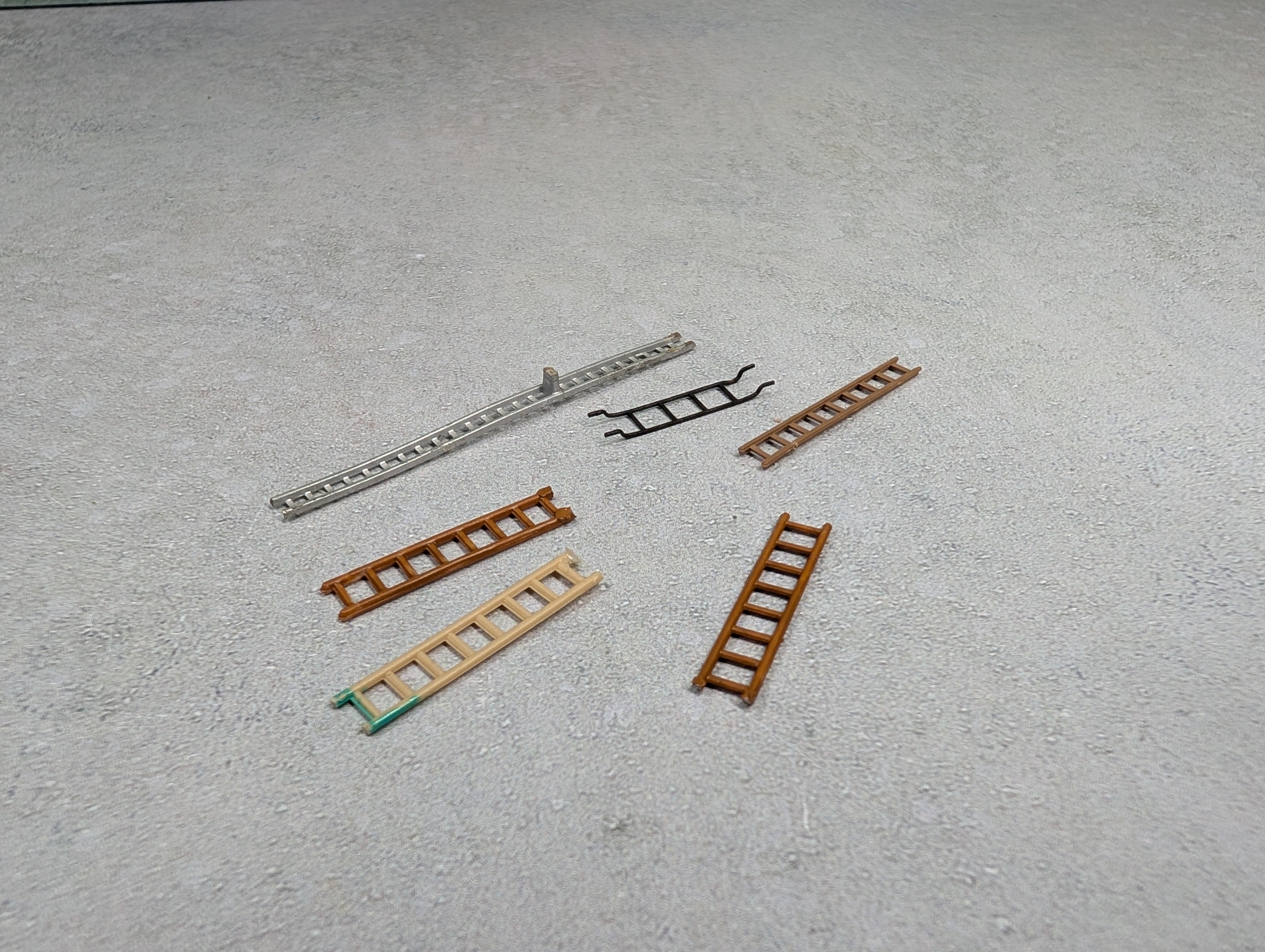 USED HO Scale Lot of Ladders (6 pcs)