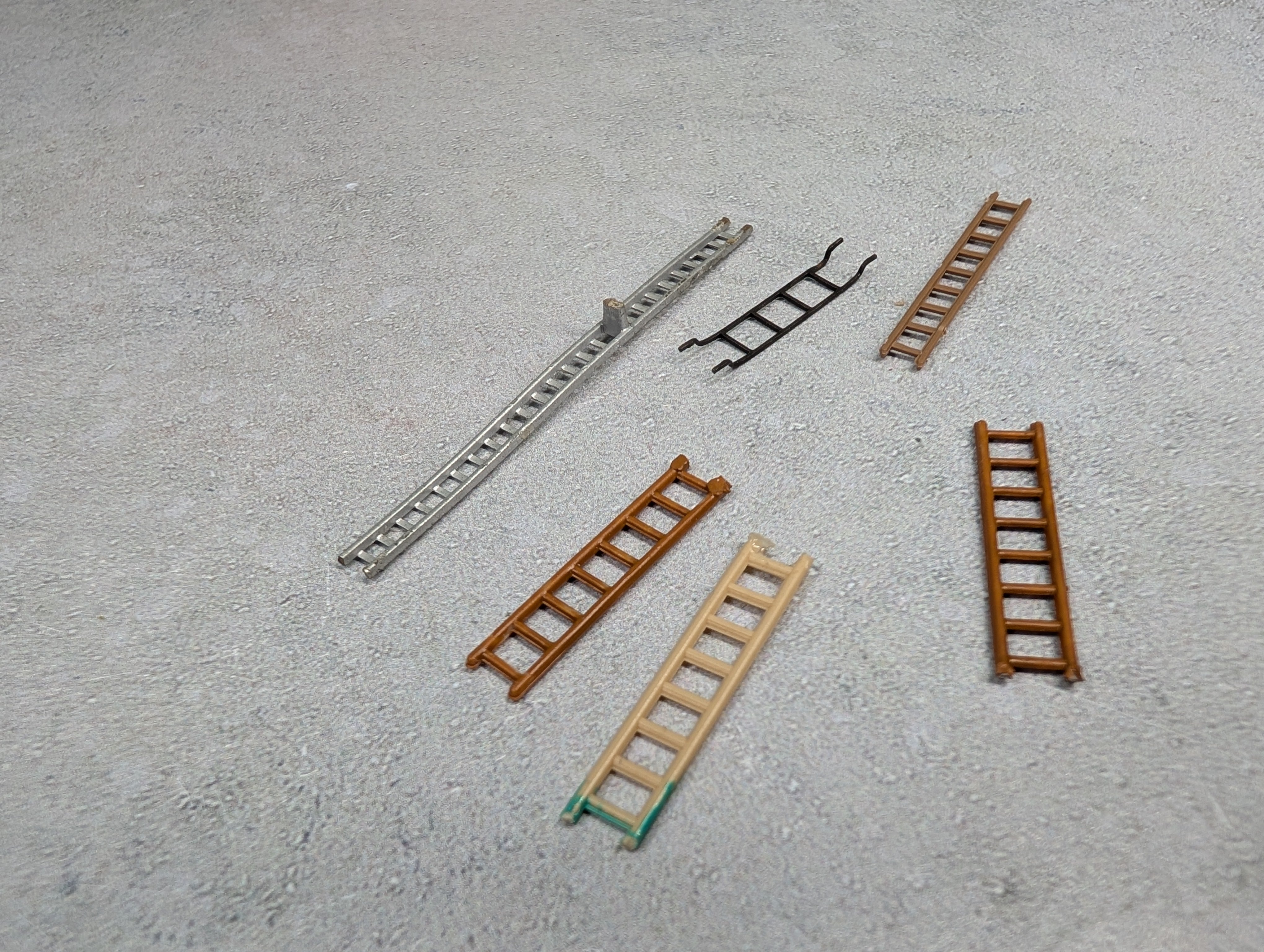 USED HO Scale Lot of Ladders (6 pcs)
