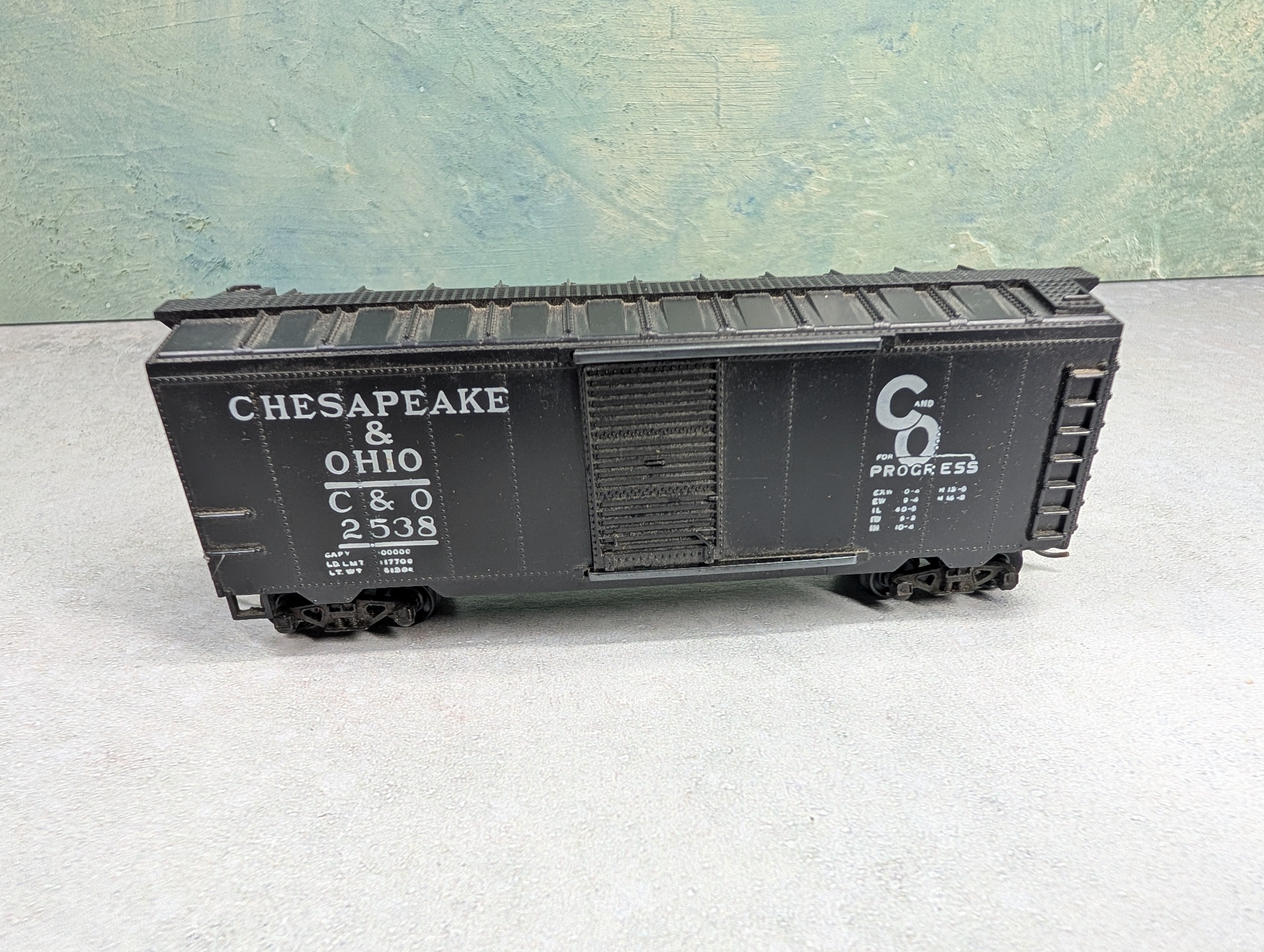 USED Varney HO Scale 40' Box Car Chesapeake and Ohio C&O #2538 Kadees