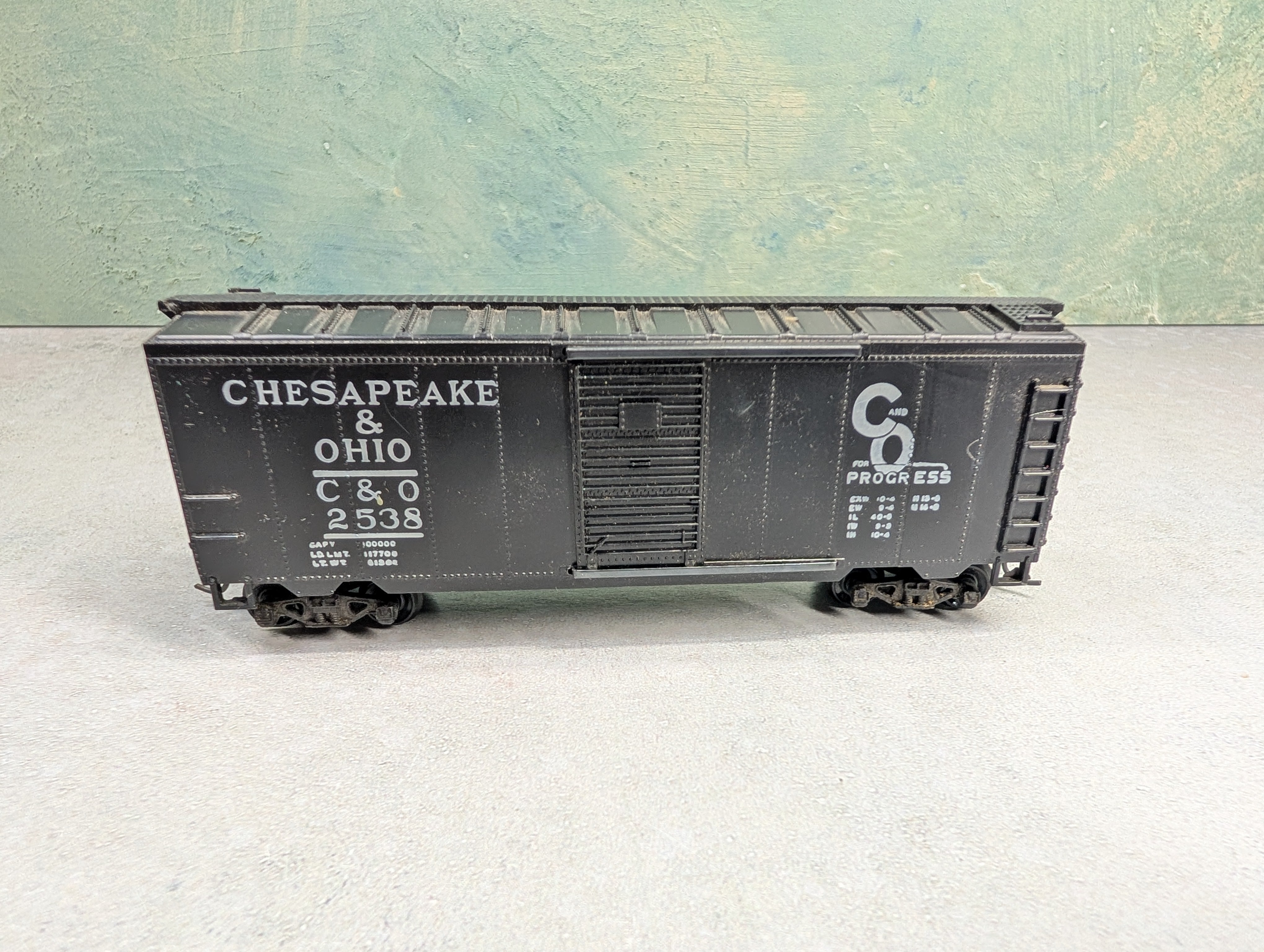 USED Varney HO Scale 40' Box Car Chesapeake and Ohio C&O #2538 Kadees