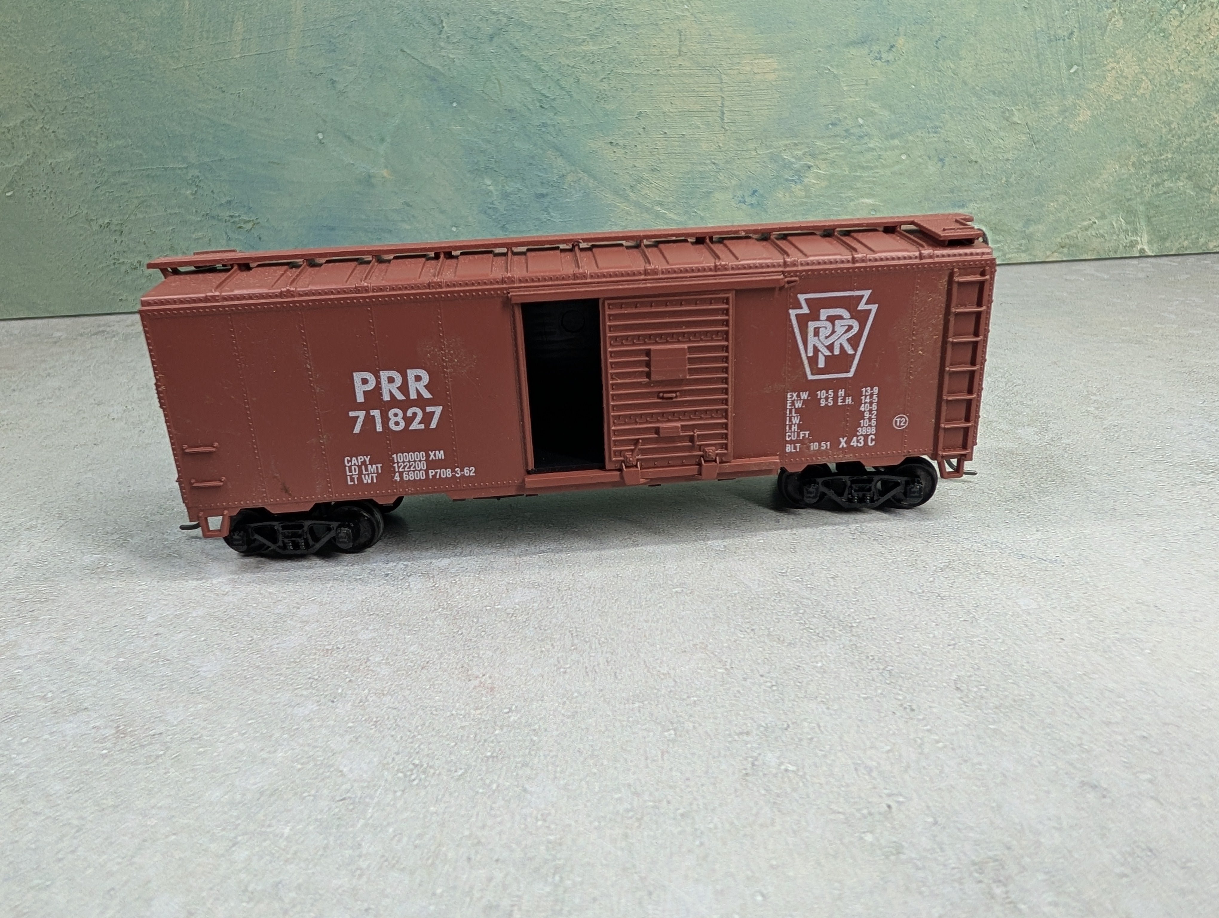 USED Athearn HO Scale 40' Box Car Pennsylvania PRR #71827 Kadees