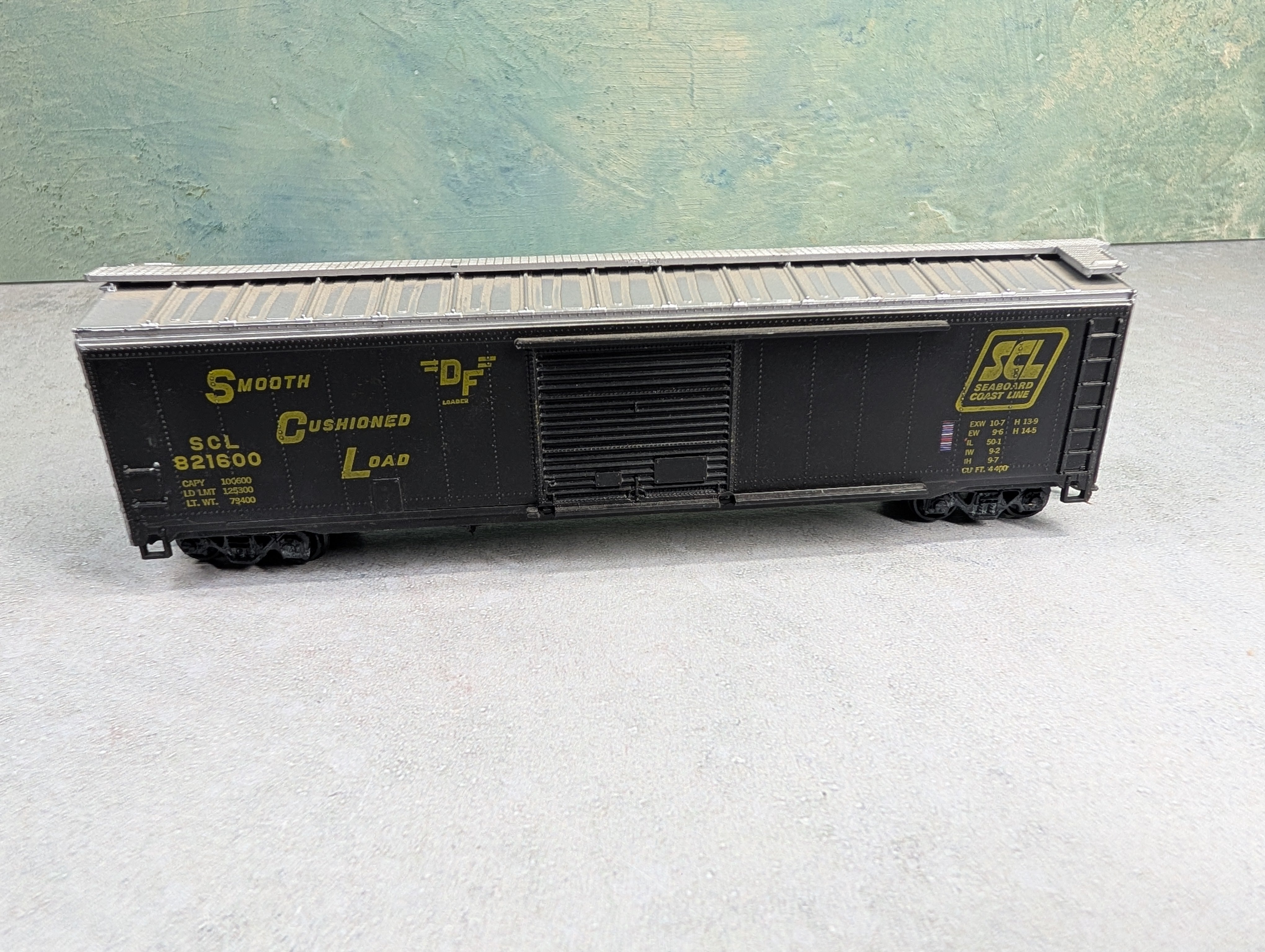 USED Roundhouse HO Scale 50' Box Car Seaboard Coast Line SCL #821600