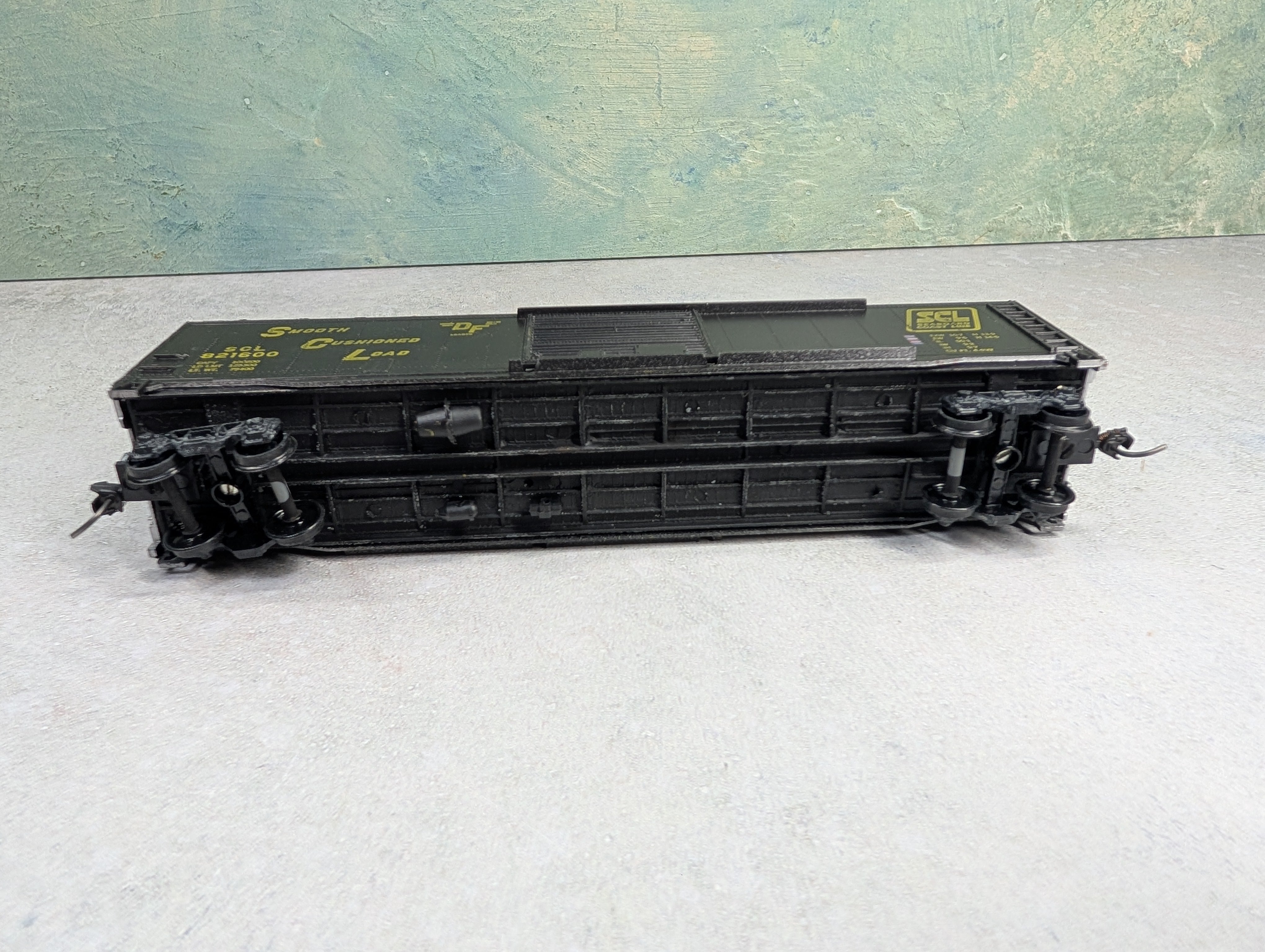 USED Roundhouse HO Scale 50' Box Car Seaboard Coast Line SCL #821600