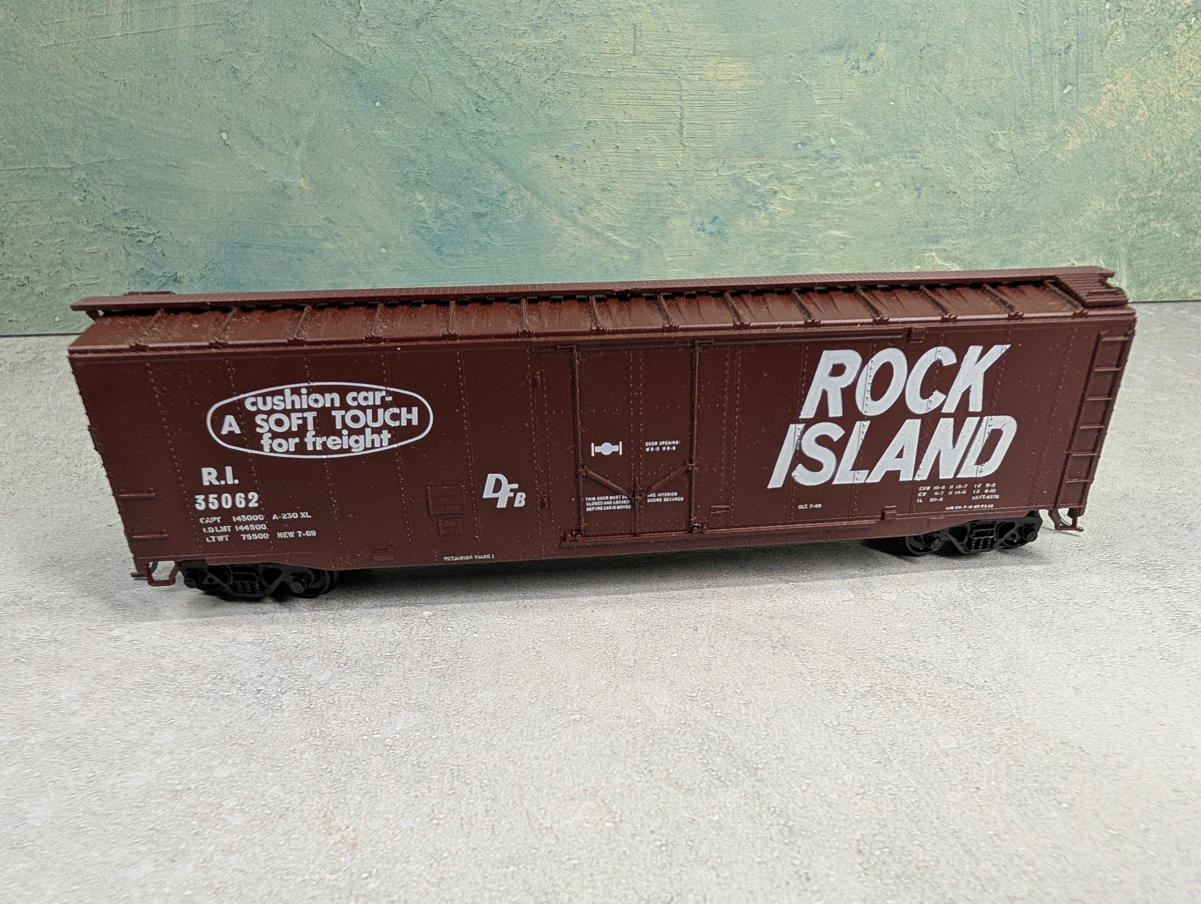 USED Athearn HO Scale 50' Plug Door Box Car Rock Island RI #35062