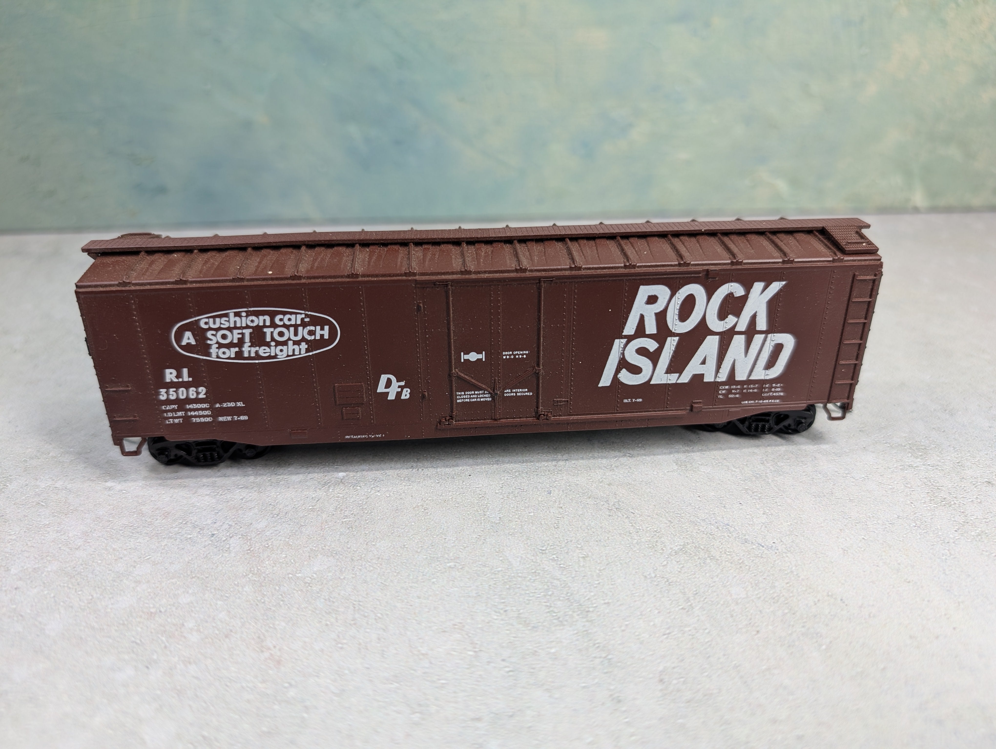 USED Athearn HO Scale 50' Plug Door Box Car Rock Island RI #35062