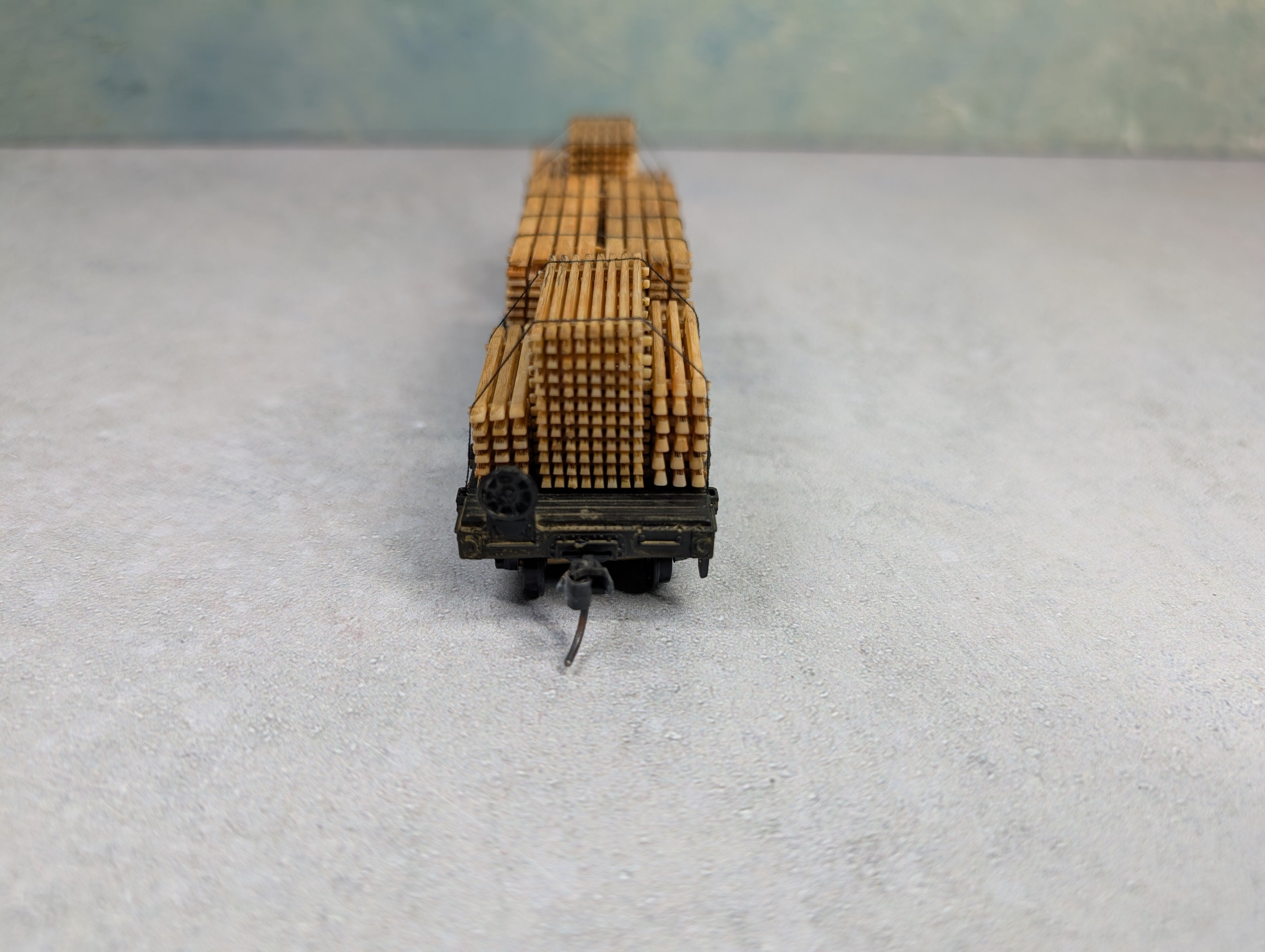 USED Athearn HO Scale 40' Flat Car Gulf, Mobile & Ohio GM&O #75002 Kadees & Weathered w/ Lumber Load