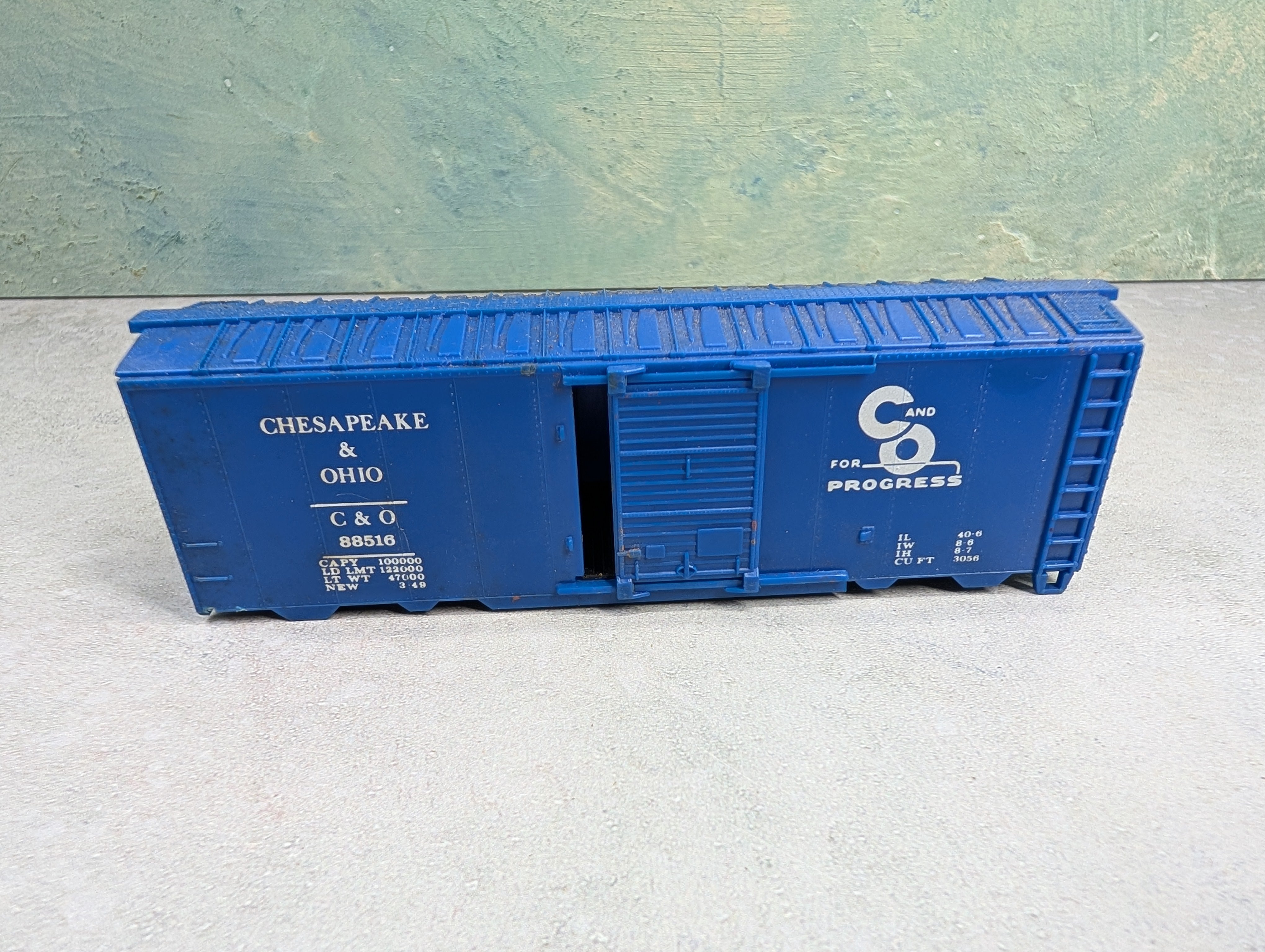 USED Lionel HO Scale 40' Box Car Chesapeake and Ohio C&O #88516 No Trucks/Couplers