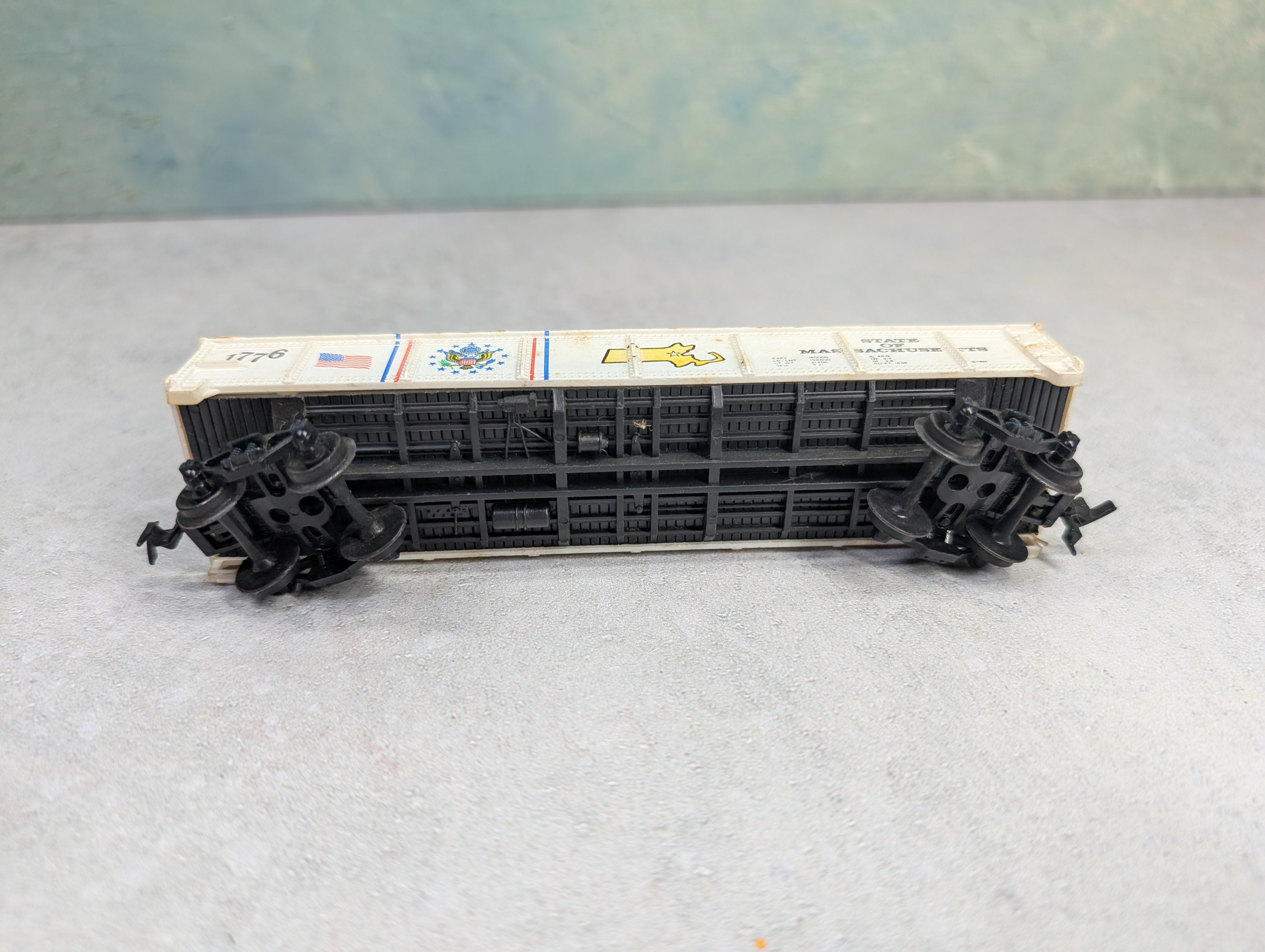 USED Life-Like HO Scale 40' Gondola State of Massachusetts 1776