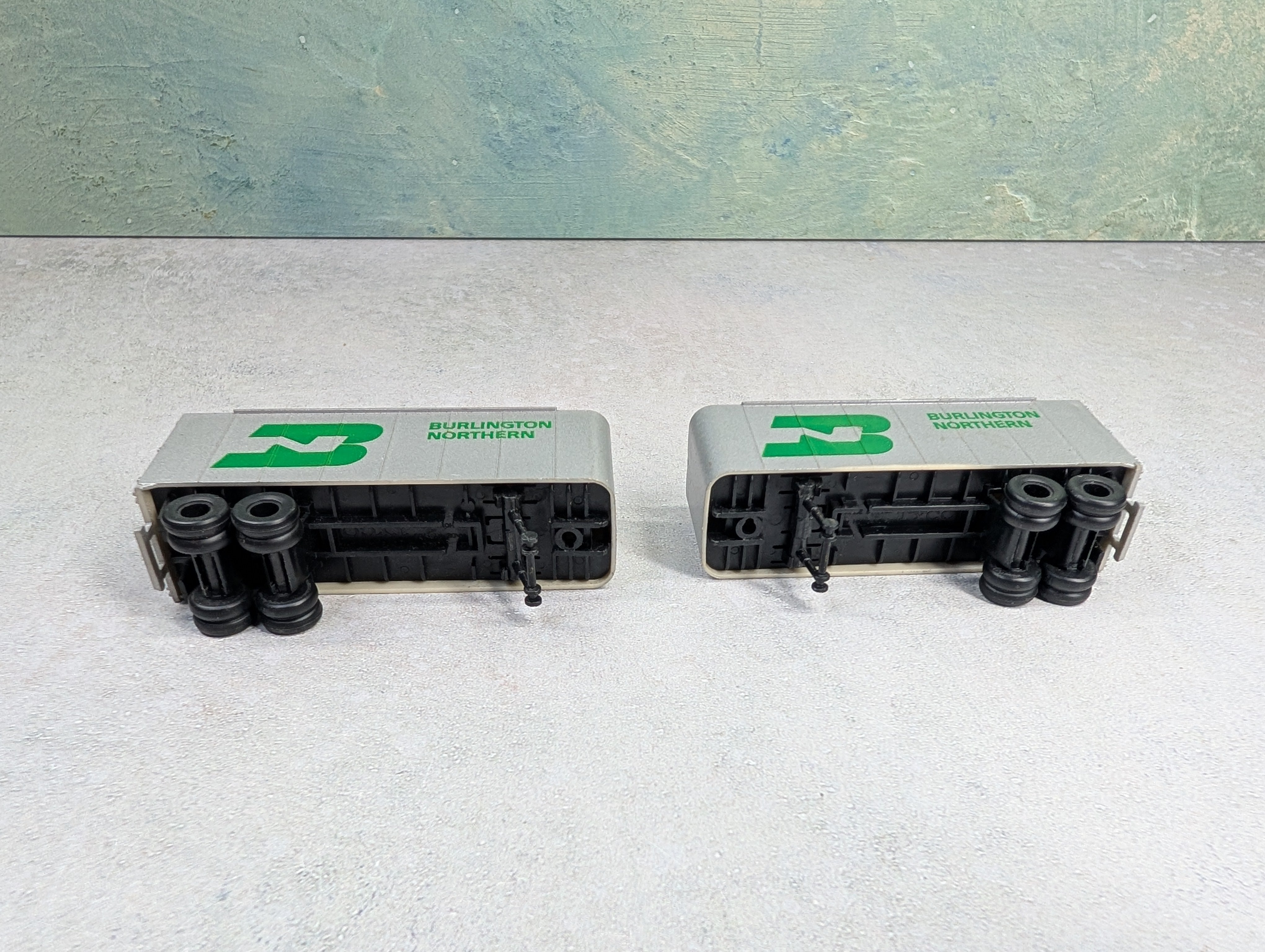 USED Tyco HO Scale 24' Piggyback Trailers Burlington Northern (2 pcs)