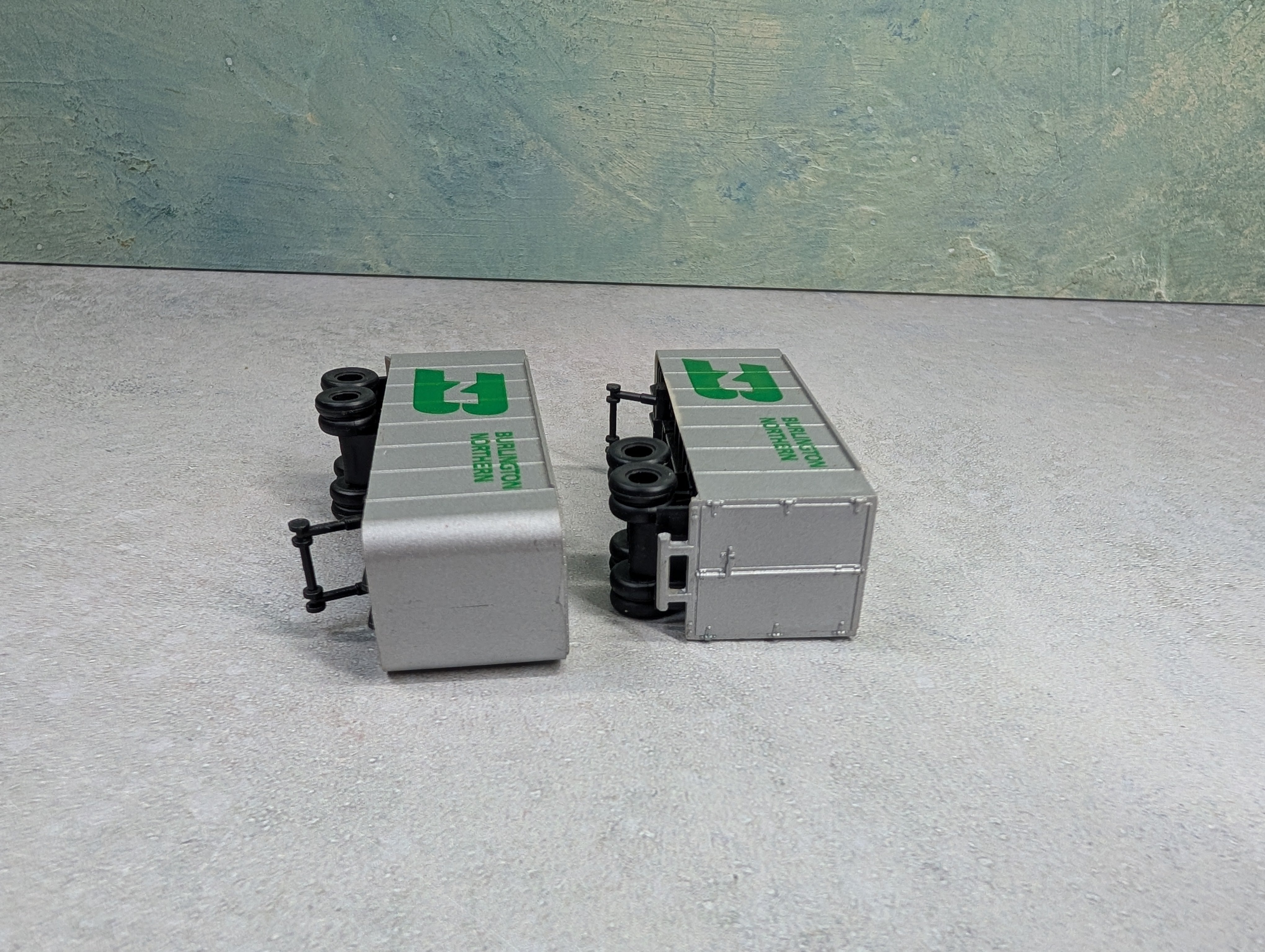 USED Tyco HO Scale 24' Piggyback Trailers Burlington Northern (2 pcs)