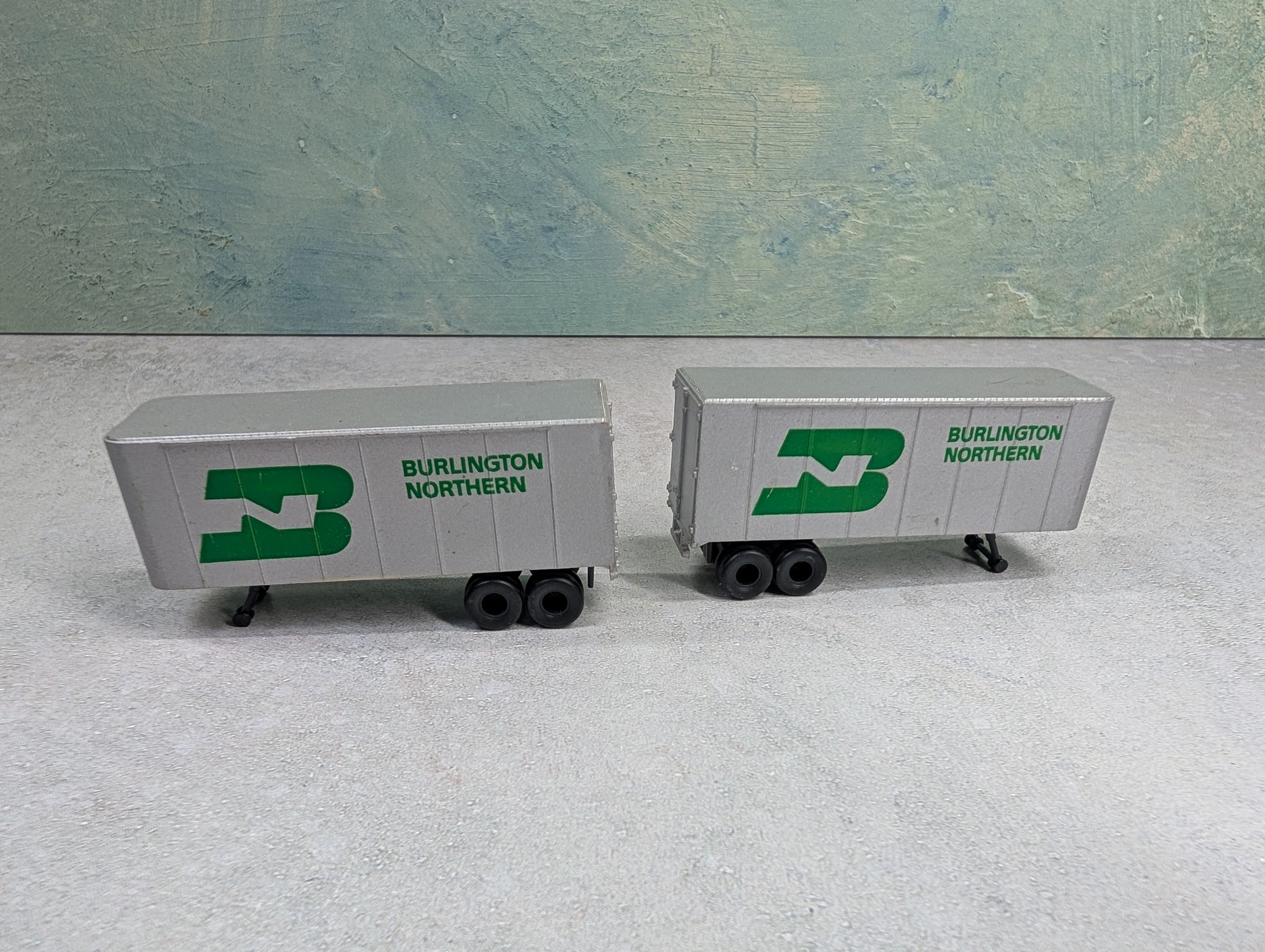 USED Tyco HO Scale 24' Piggyback Trailers Burlington Northern (2 pcs)