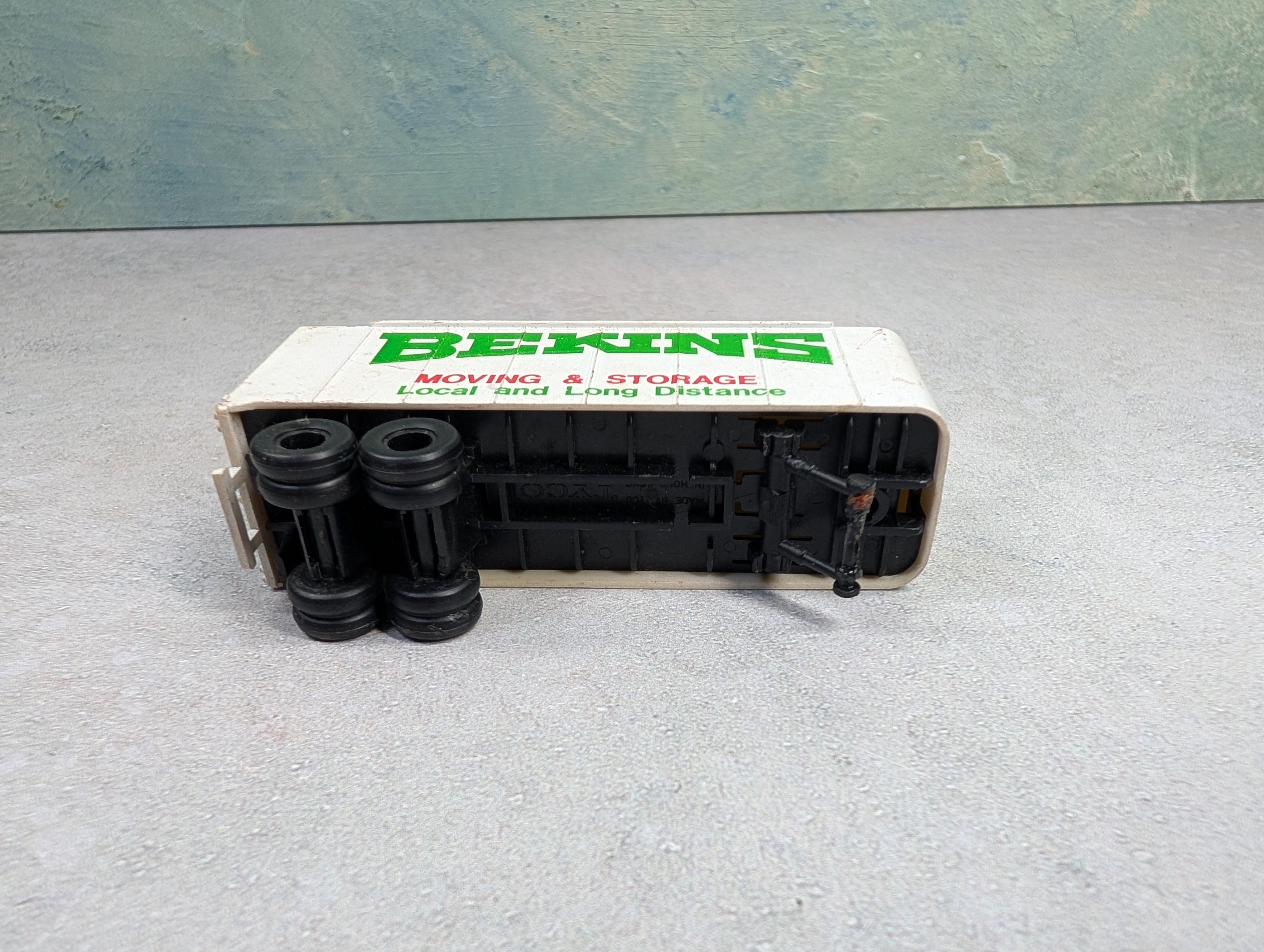 USED Tyco HO Scale 24' Piggyback Trailer Bekins Moving & Storage