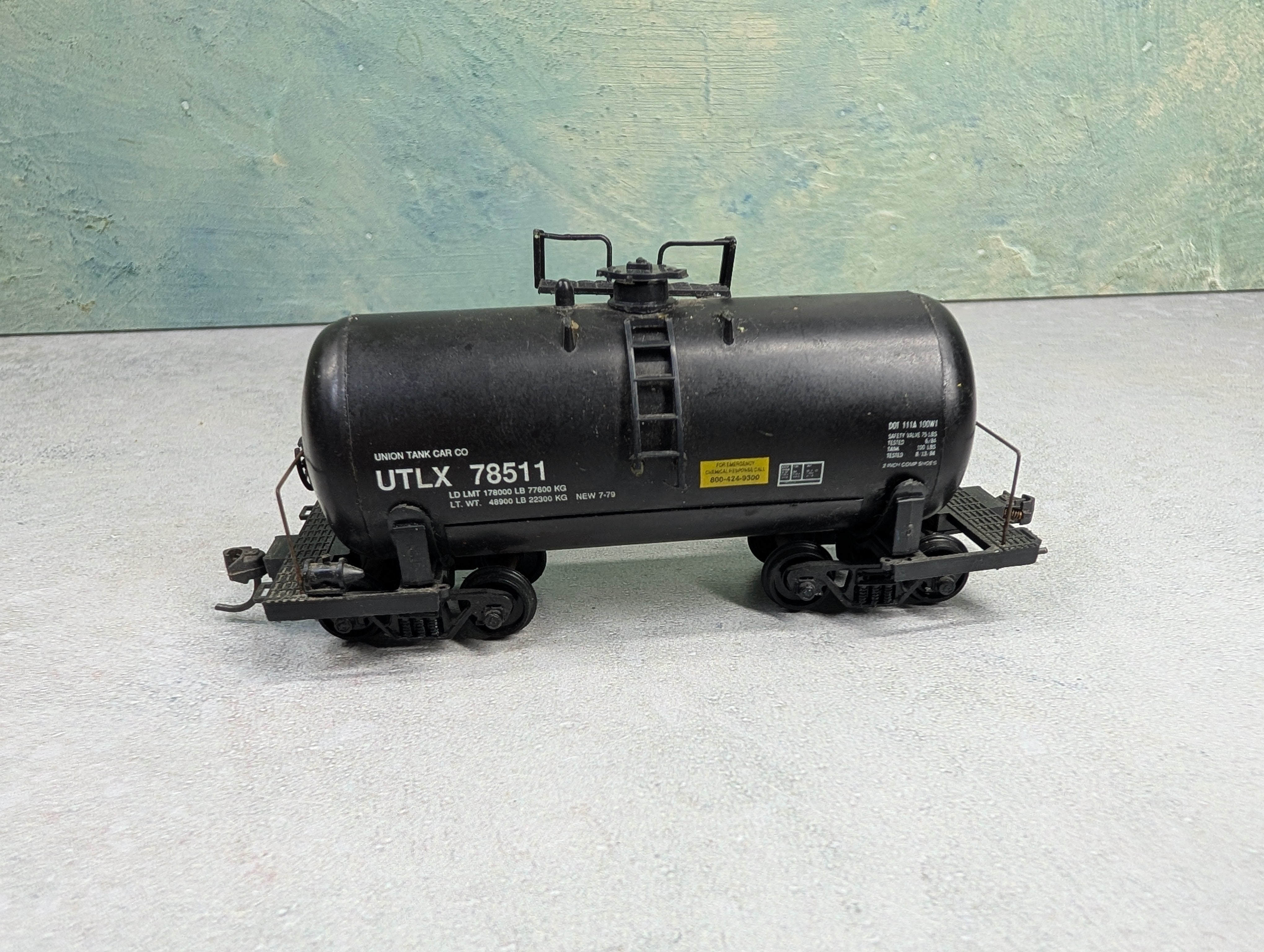 USED Roundhouse HO Scale Shorty Tank Car UTLX #78511 Rough