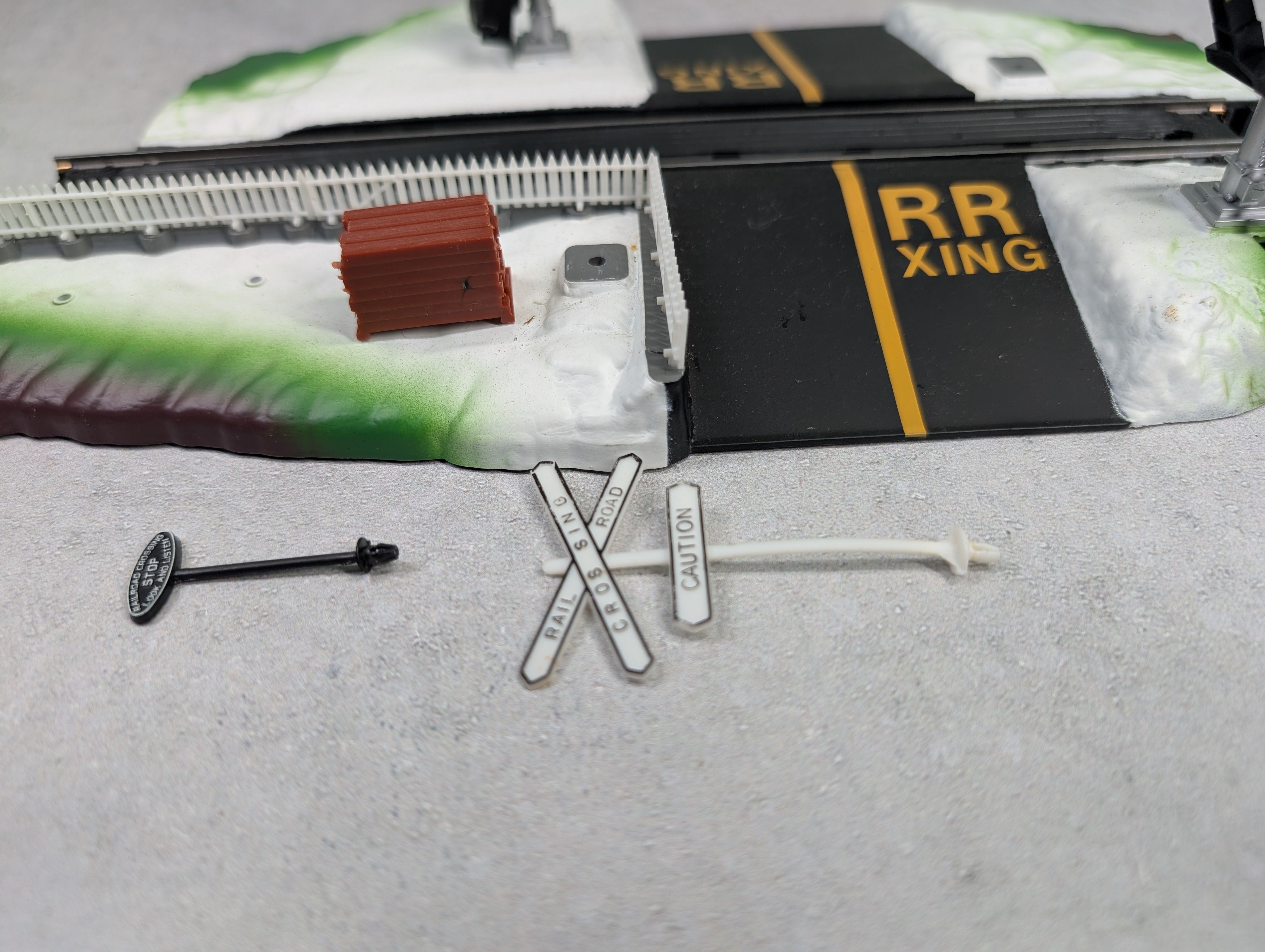 USED Life-Like HO Scale Power Loc Operating Dual Crossing Gate